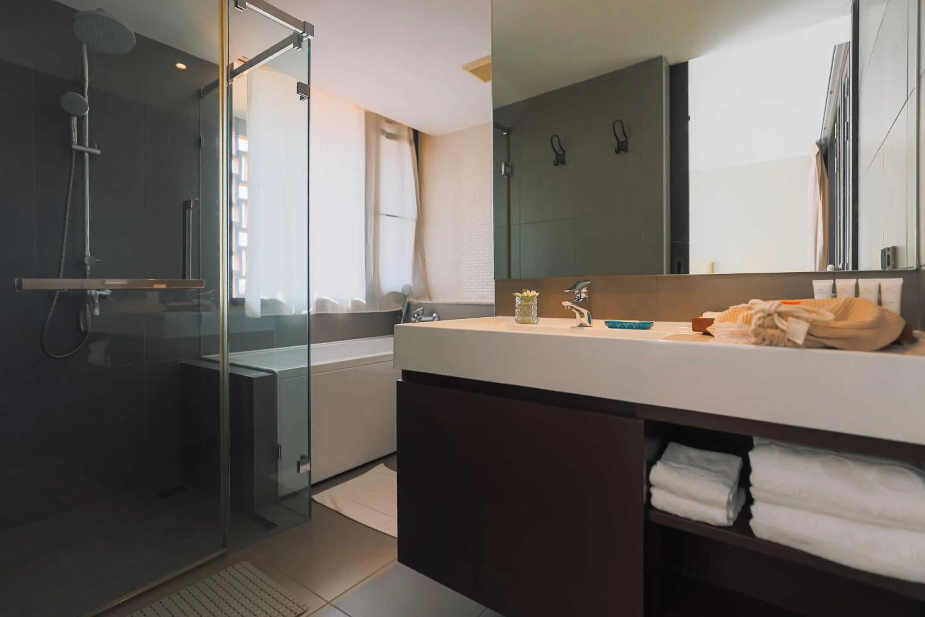 Shower in Balcony Courtyard Sriracha Hotel & Serviced Apartments