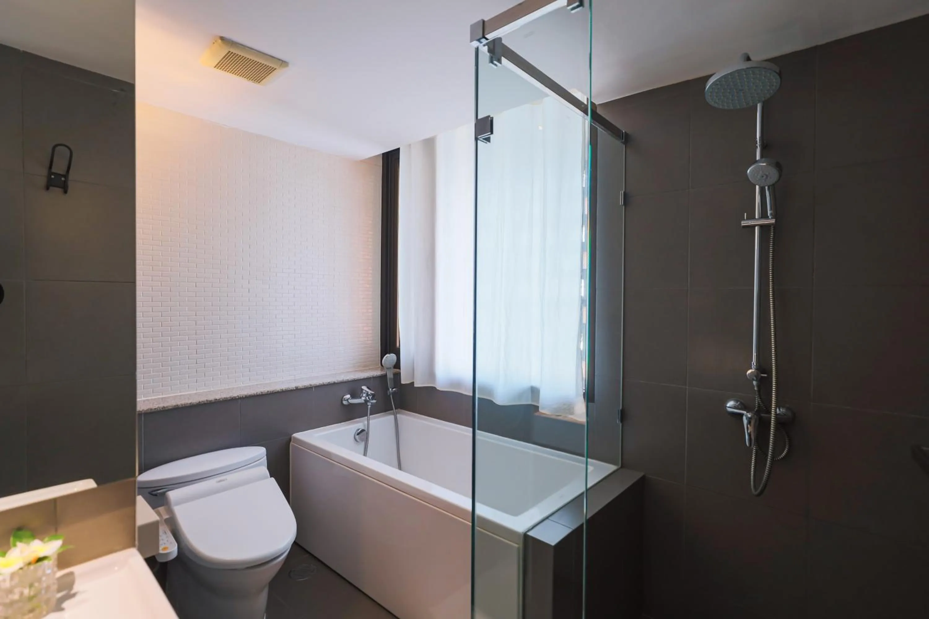 Shower in Balcony Courtyard Sriracha Hotel & Serviced Apartments