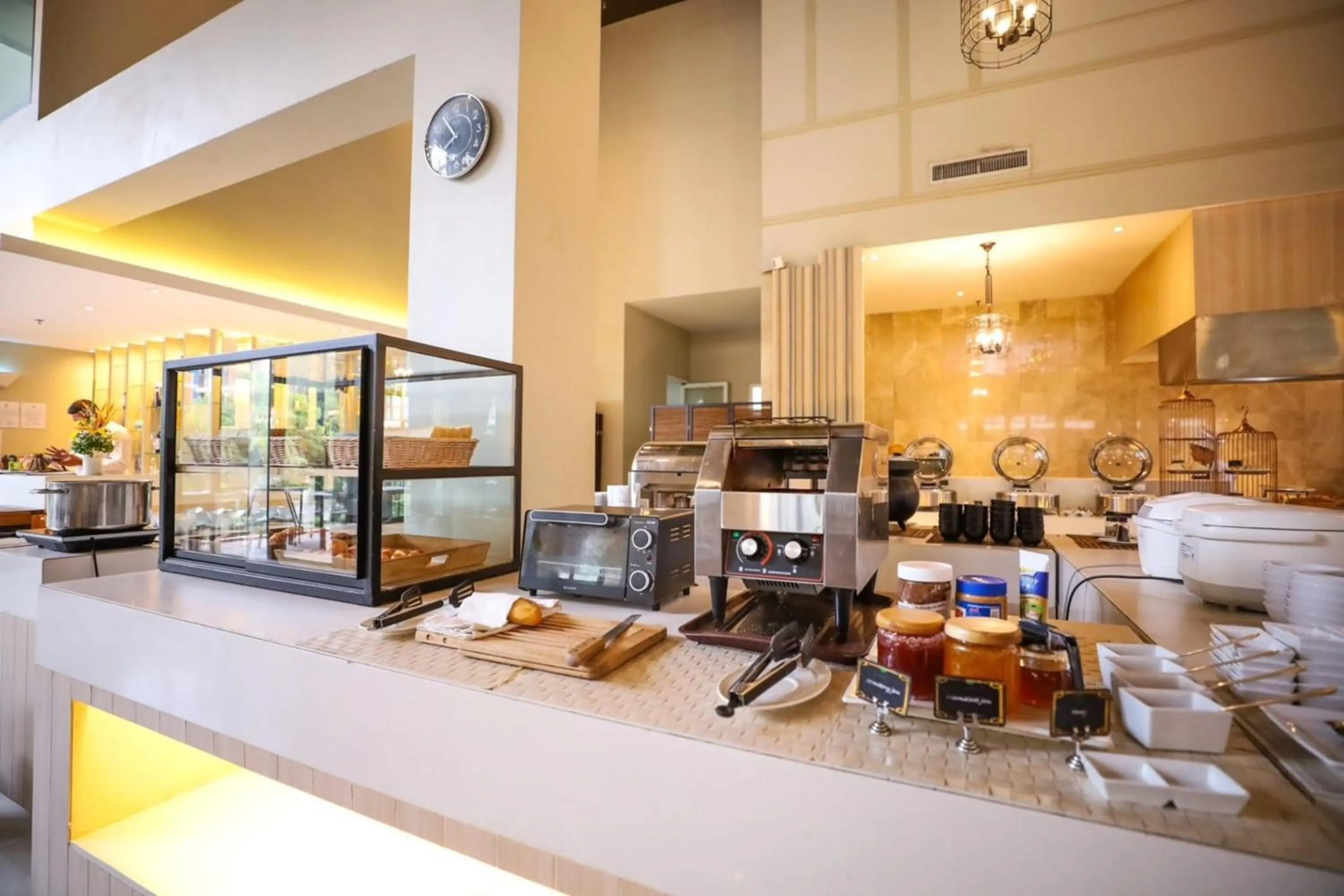 Restaurant/places to eat in Balcony Courtyard Sriracha Hotel & Serviced Apartments