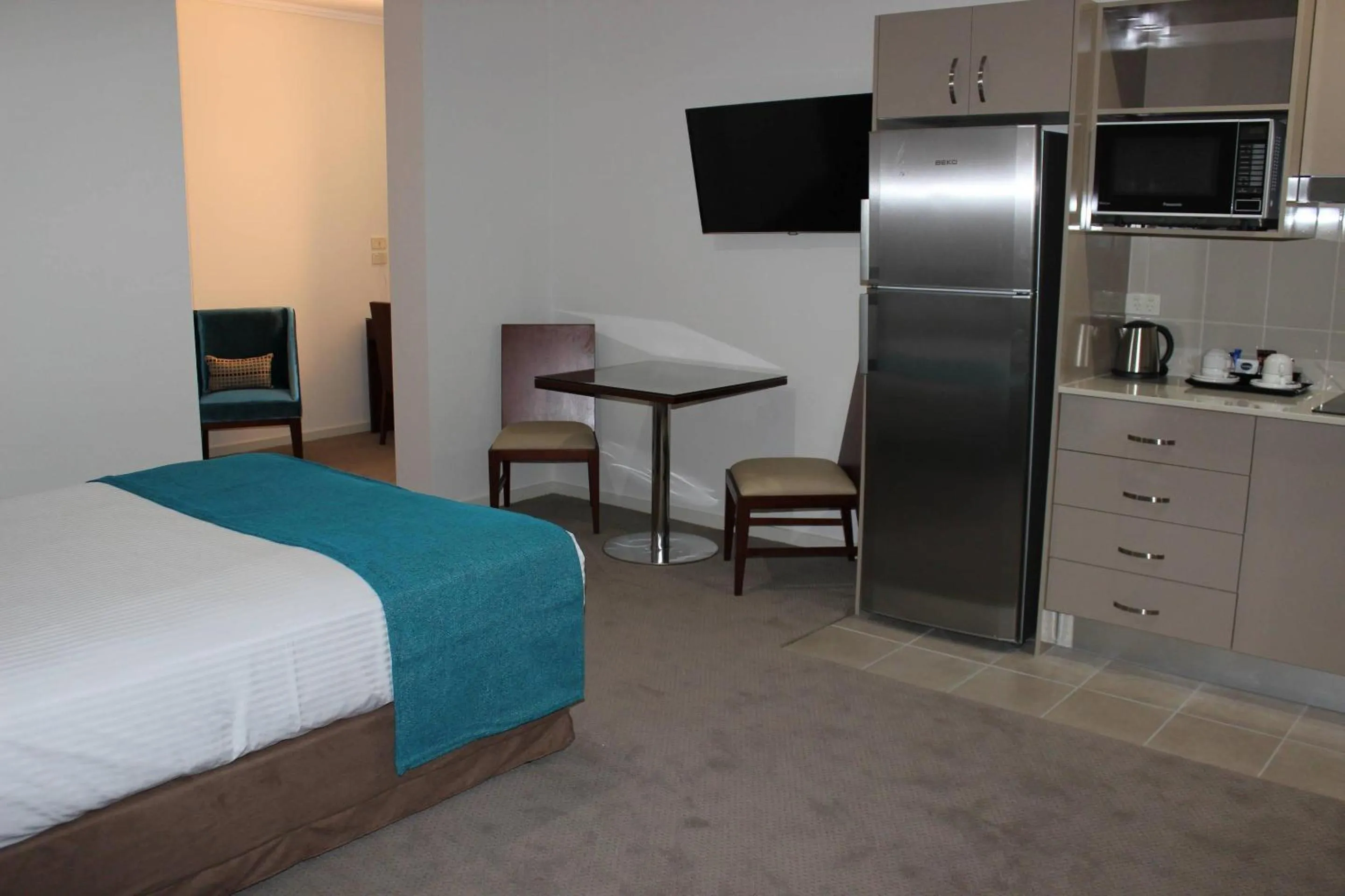 Bedroom, Bed in Quality Hotel Regent Rockhampton