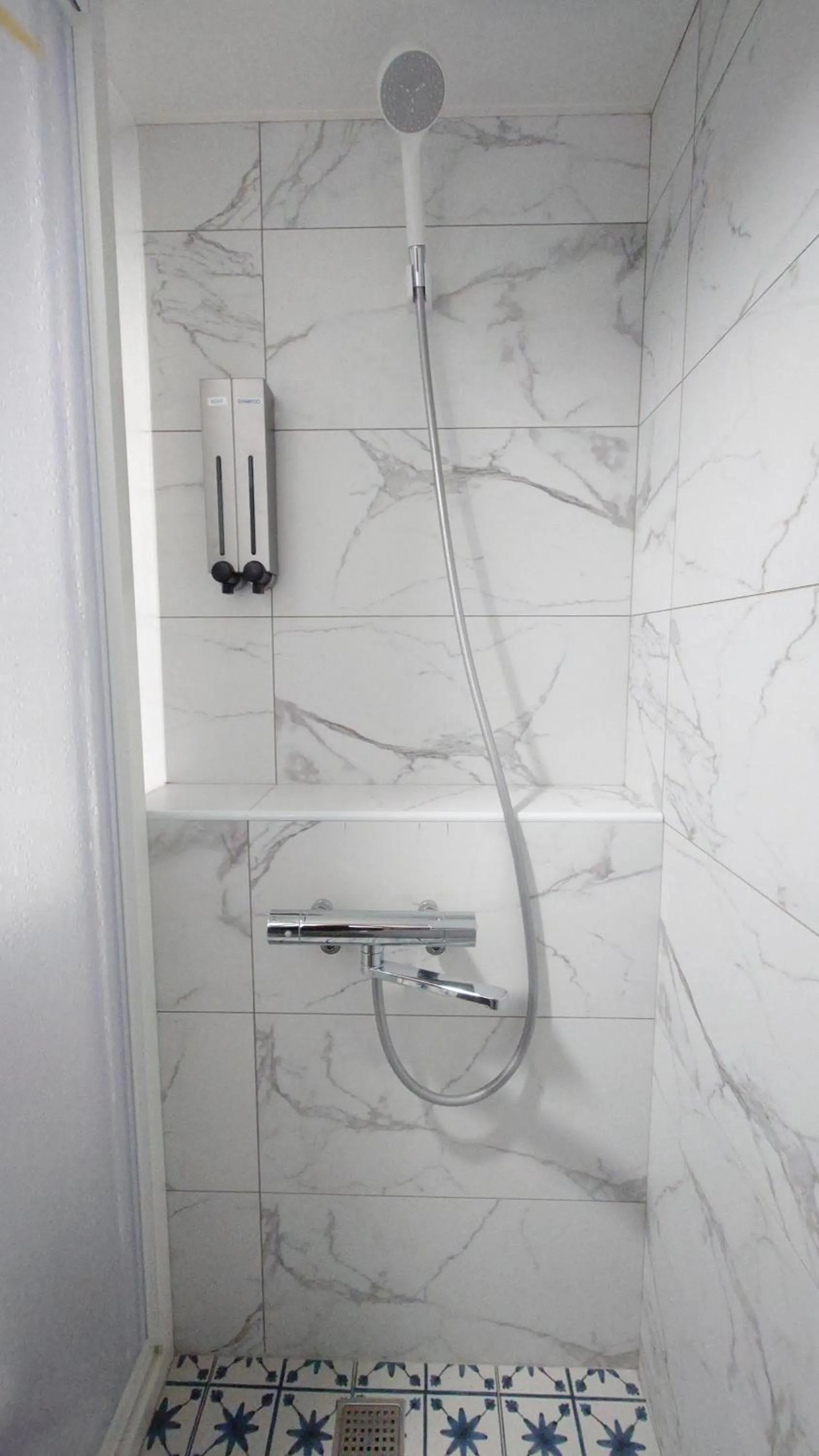 Shower in Formosa 101