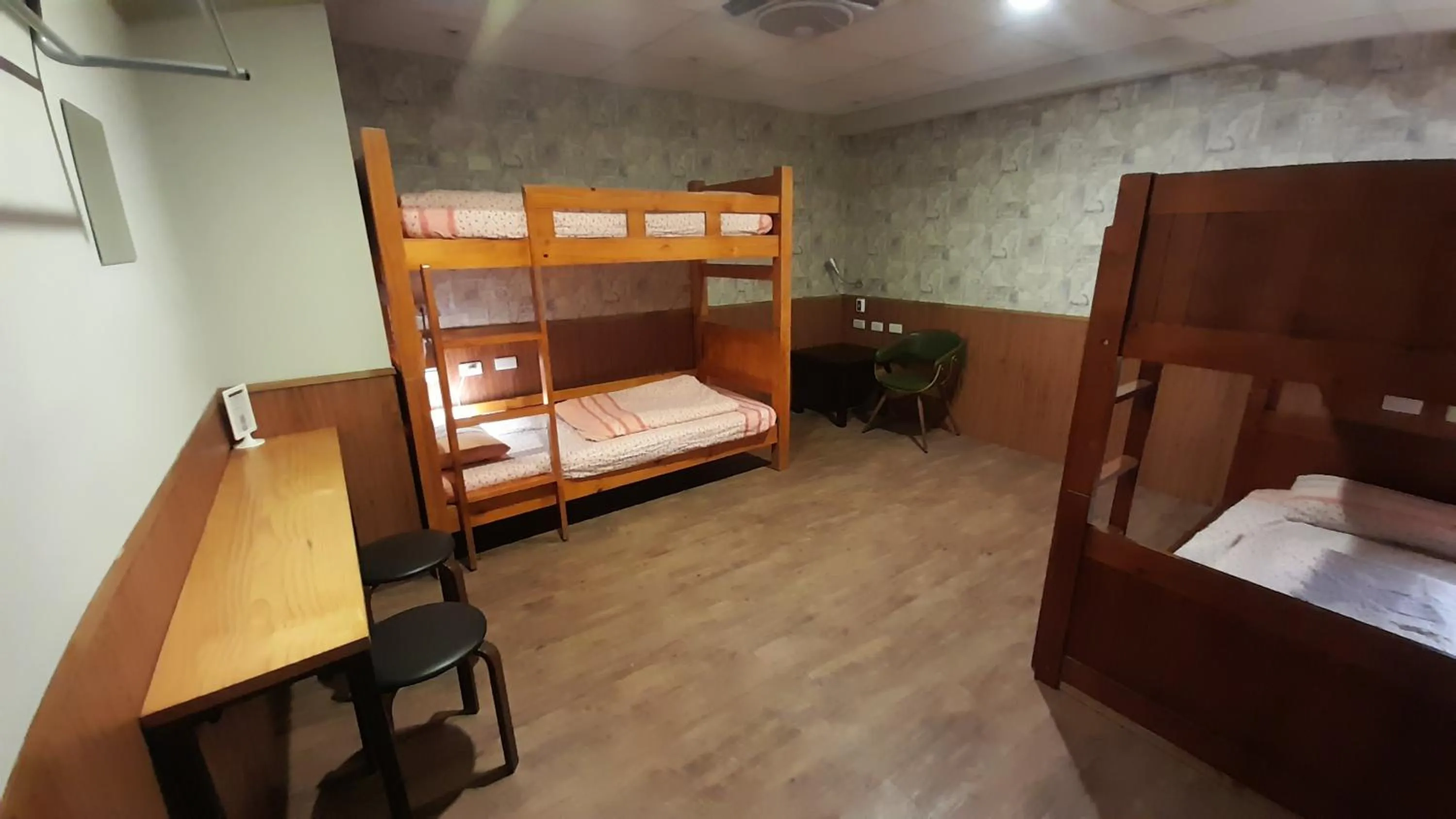 Photo of the whole room, Bed in Formosa 101