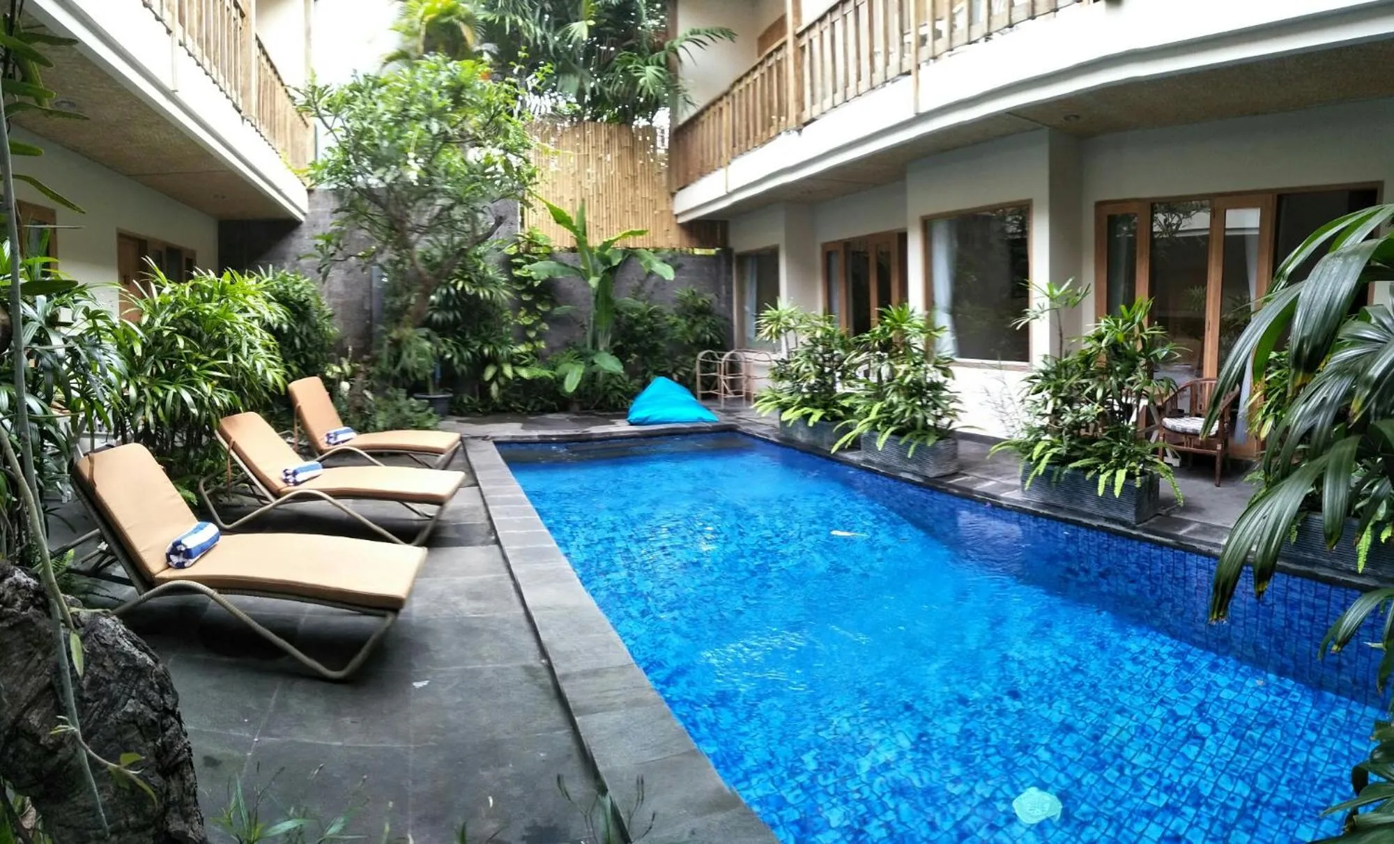 Swimming pool in Jukung Guest House