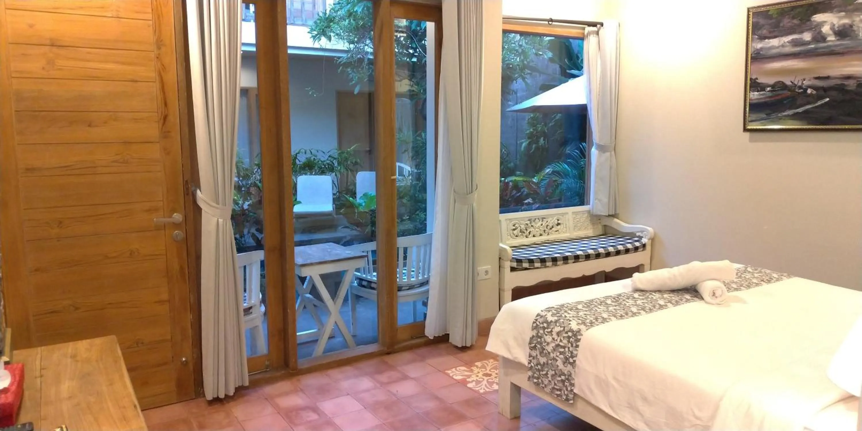 Balcony/Terrace, Bed in Jukung Guest House