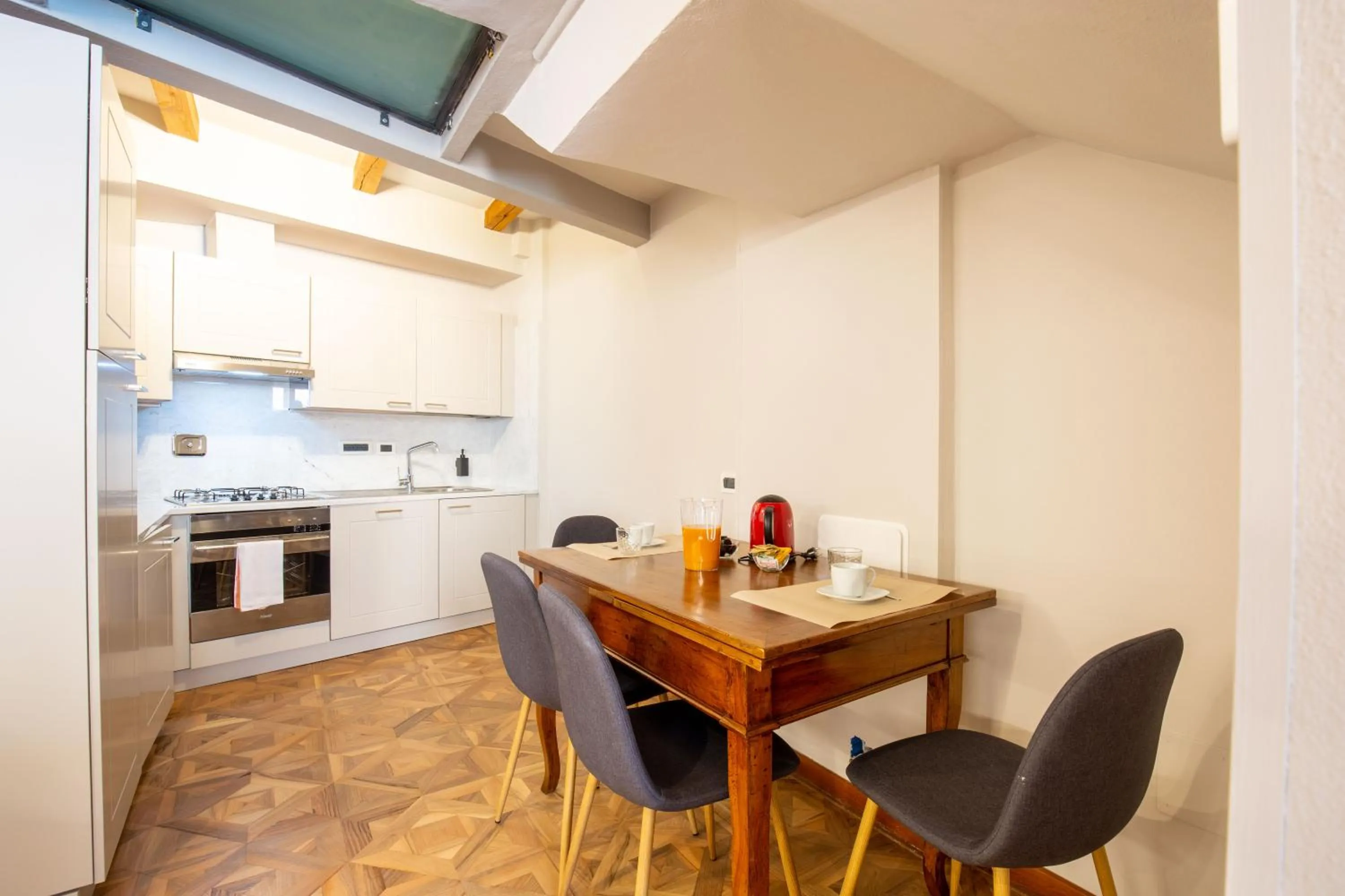 Kitchen or kitchenette in BolognaRoomscom - Falegnami Boutique