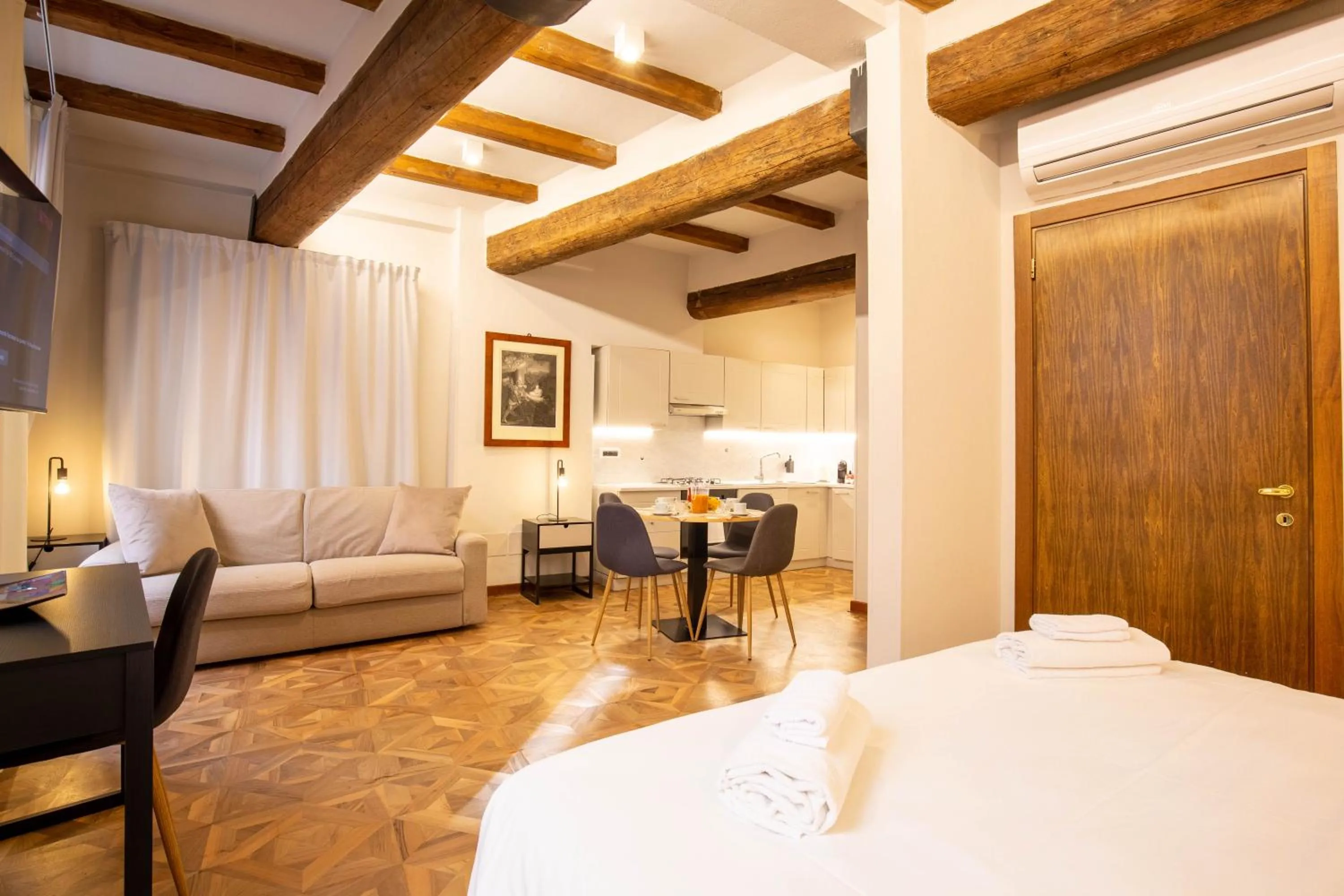 Living room, Bed in BolognaRoomscom - Falegnami Boutique