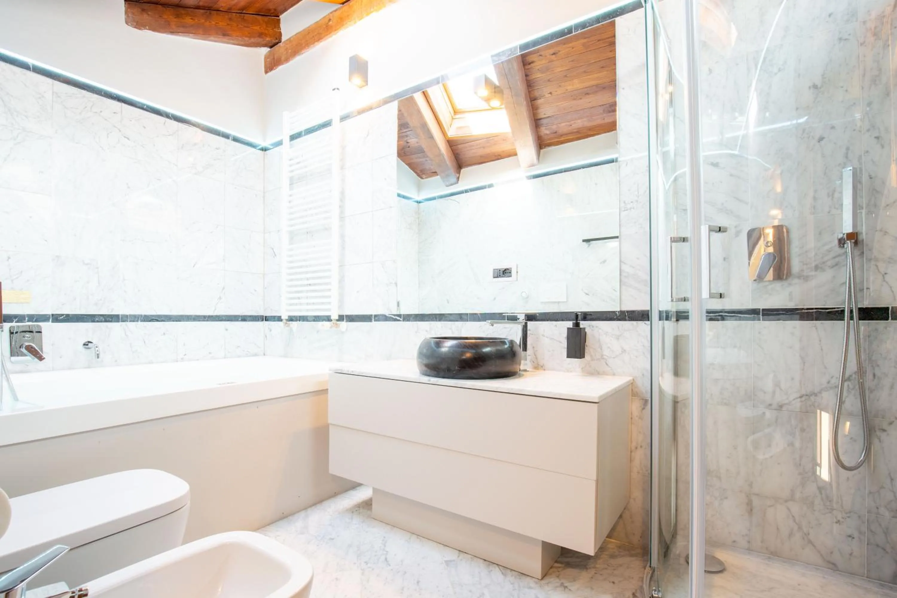 Shower in BolognaRoomscom - Falegnami Boutique