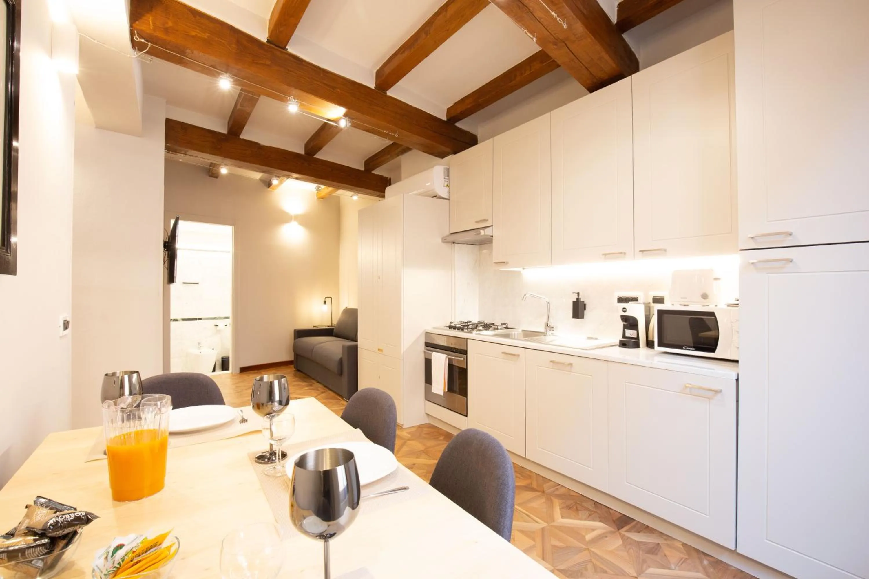Kitchen or kitchenette in BolognaRoomscom - Falegnami Boutique