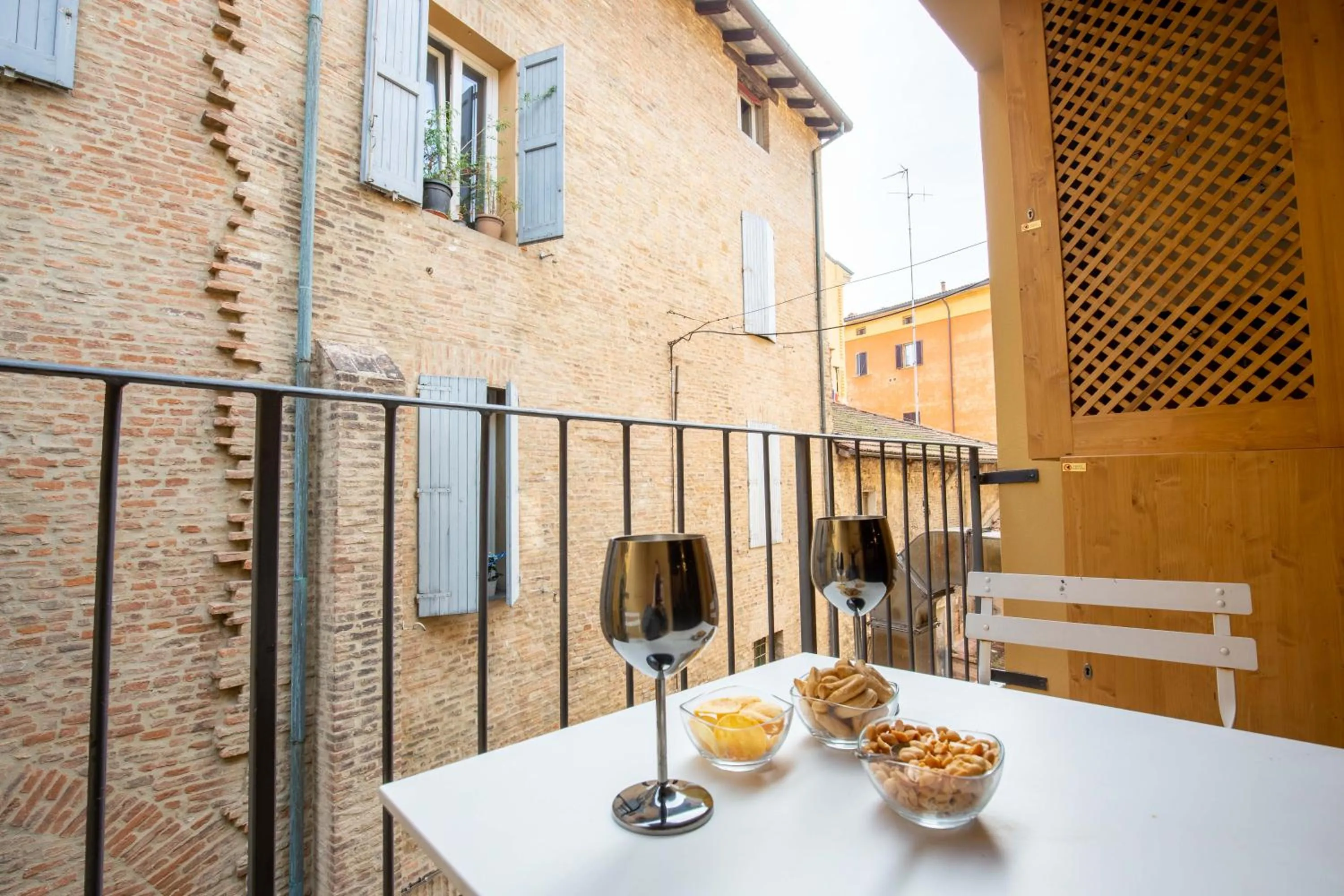 Balcony/Terrace in BolognaRoomscom - Falegnami Boutique