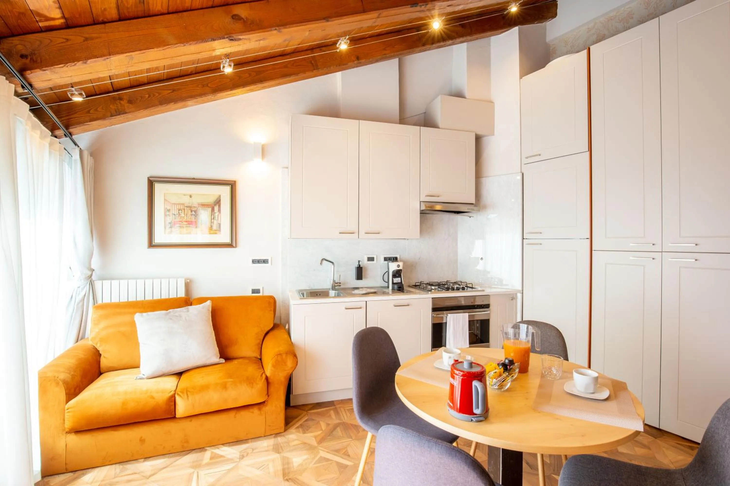 Kitchen or kitchenette in BolognaRoomscom - Falegnami Boutique