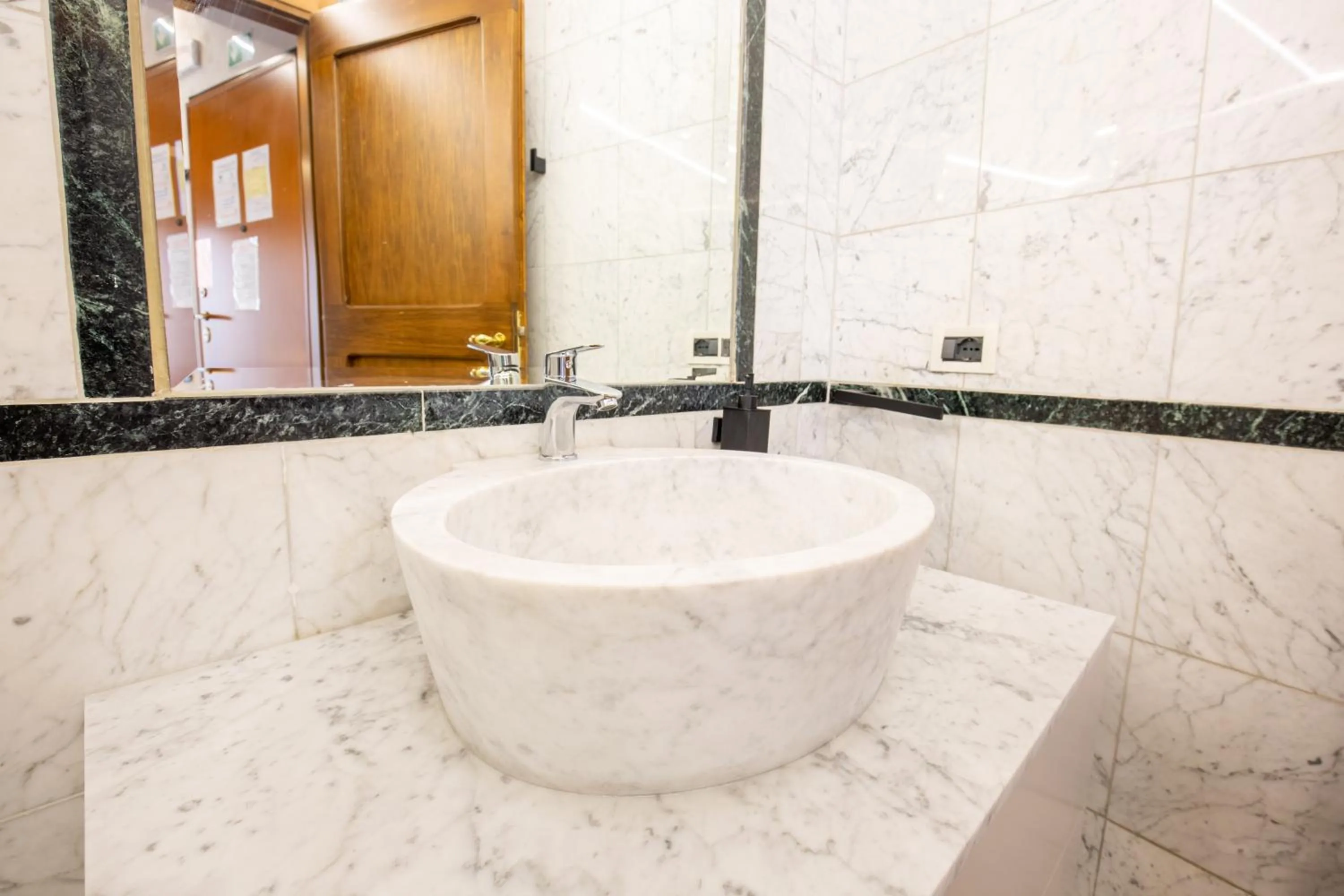 Bathroom in BolognaRoomscom - Falegnami Boutique