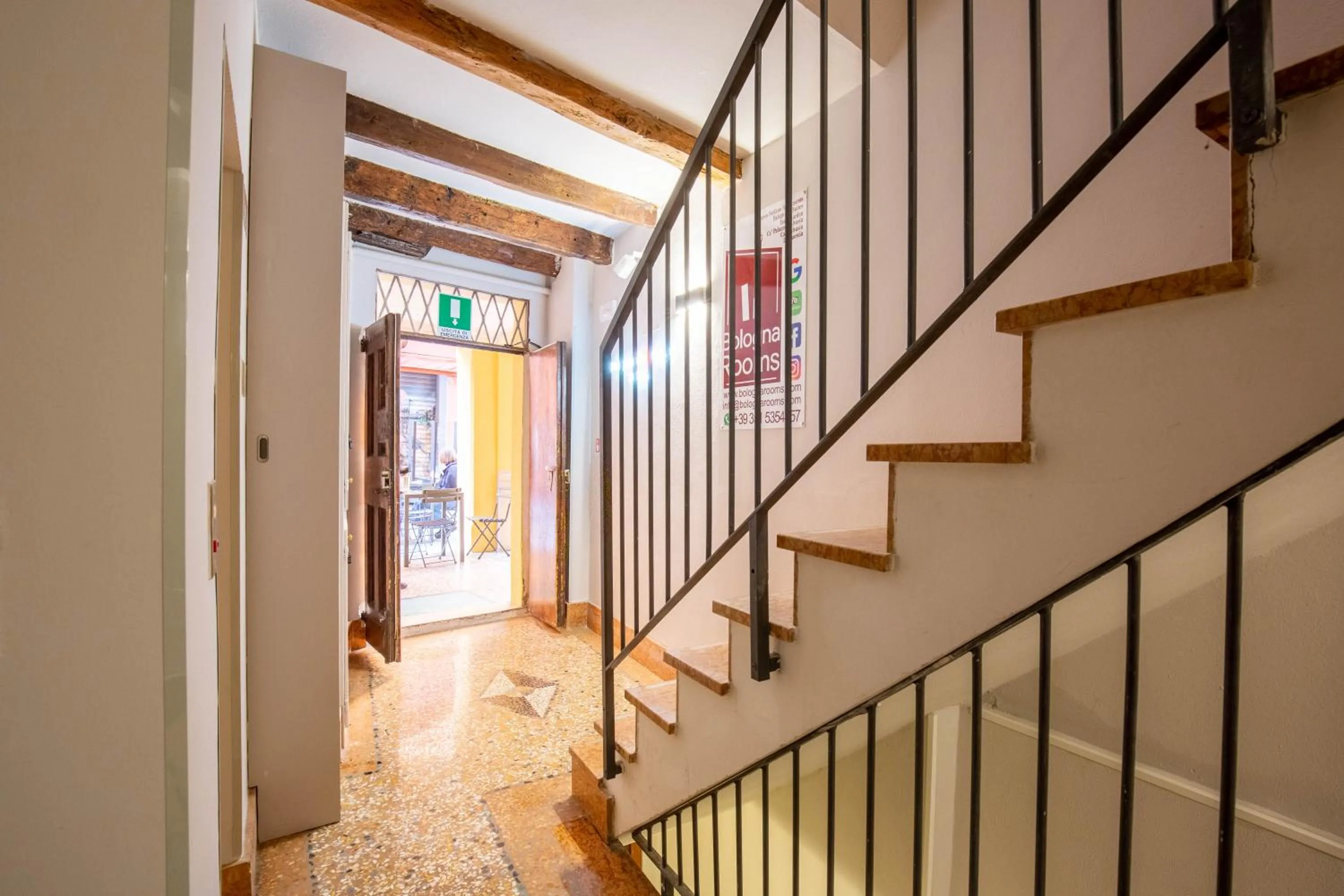 Facade/entrance in BolognaRoomscom - Falegnami Boutique