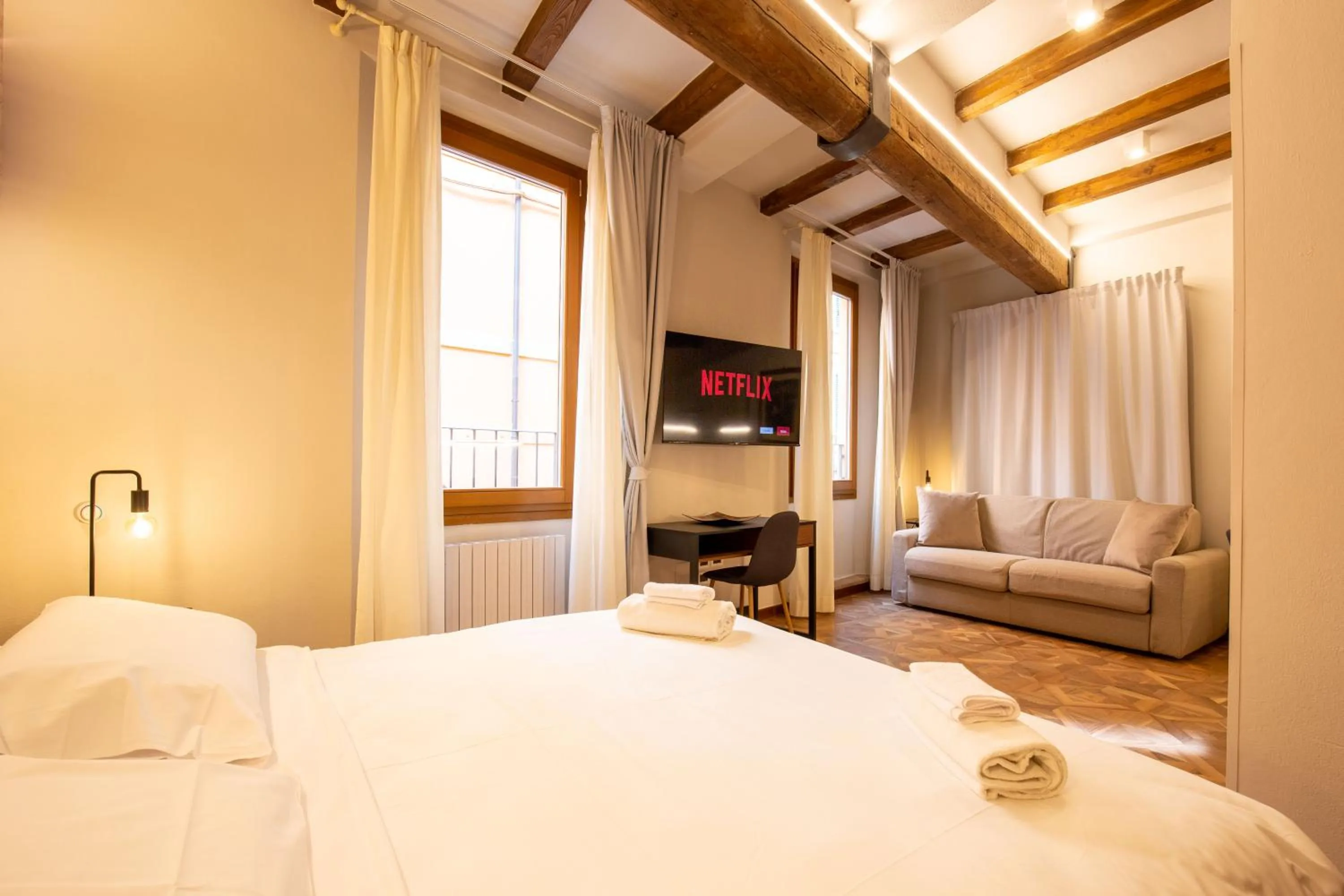 Photo of the whole room, Bed in BolognaRoomscom - Falegnami Boutique