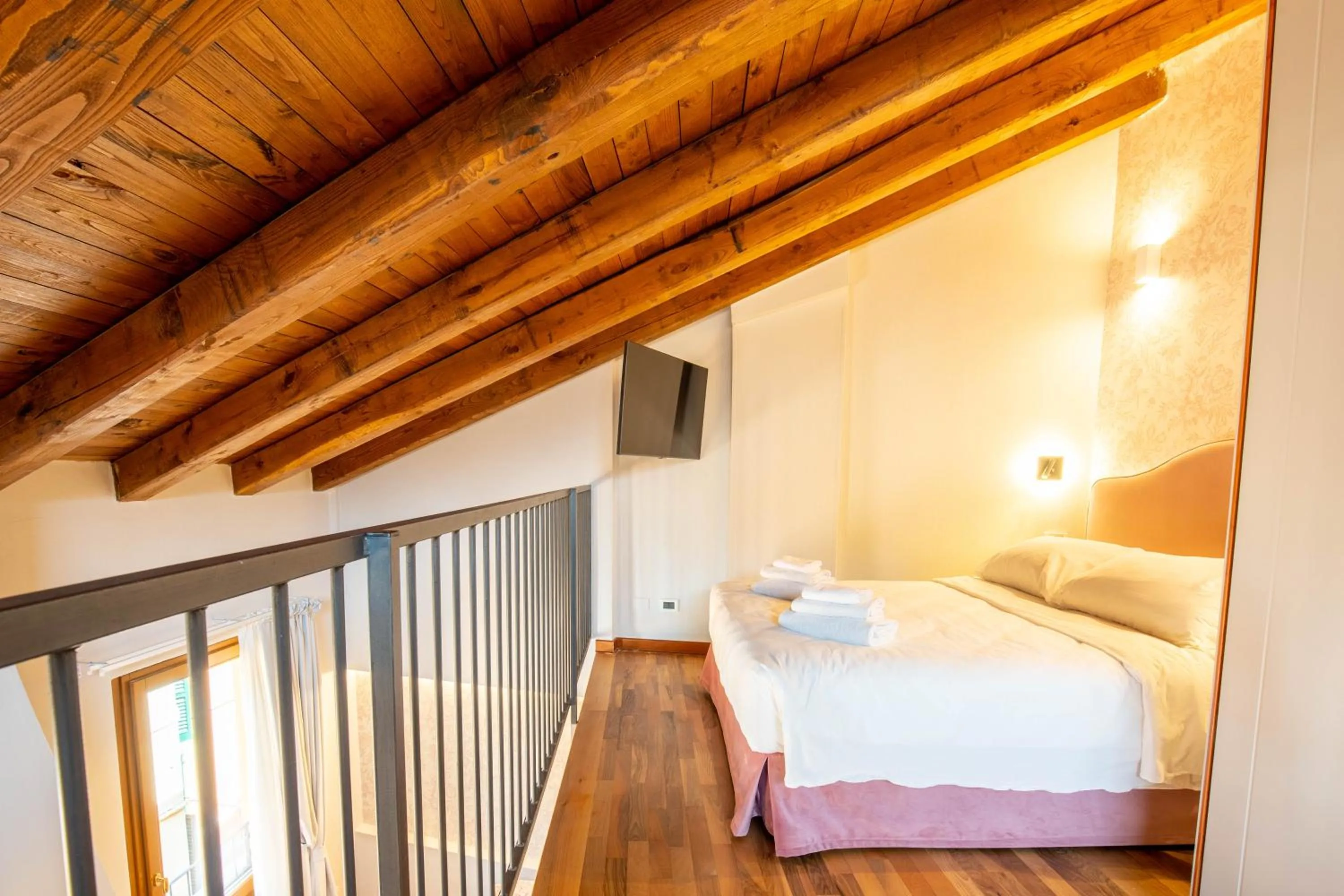 Bed in BolognaRoomscom - Falegnami Boutique