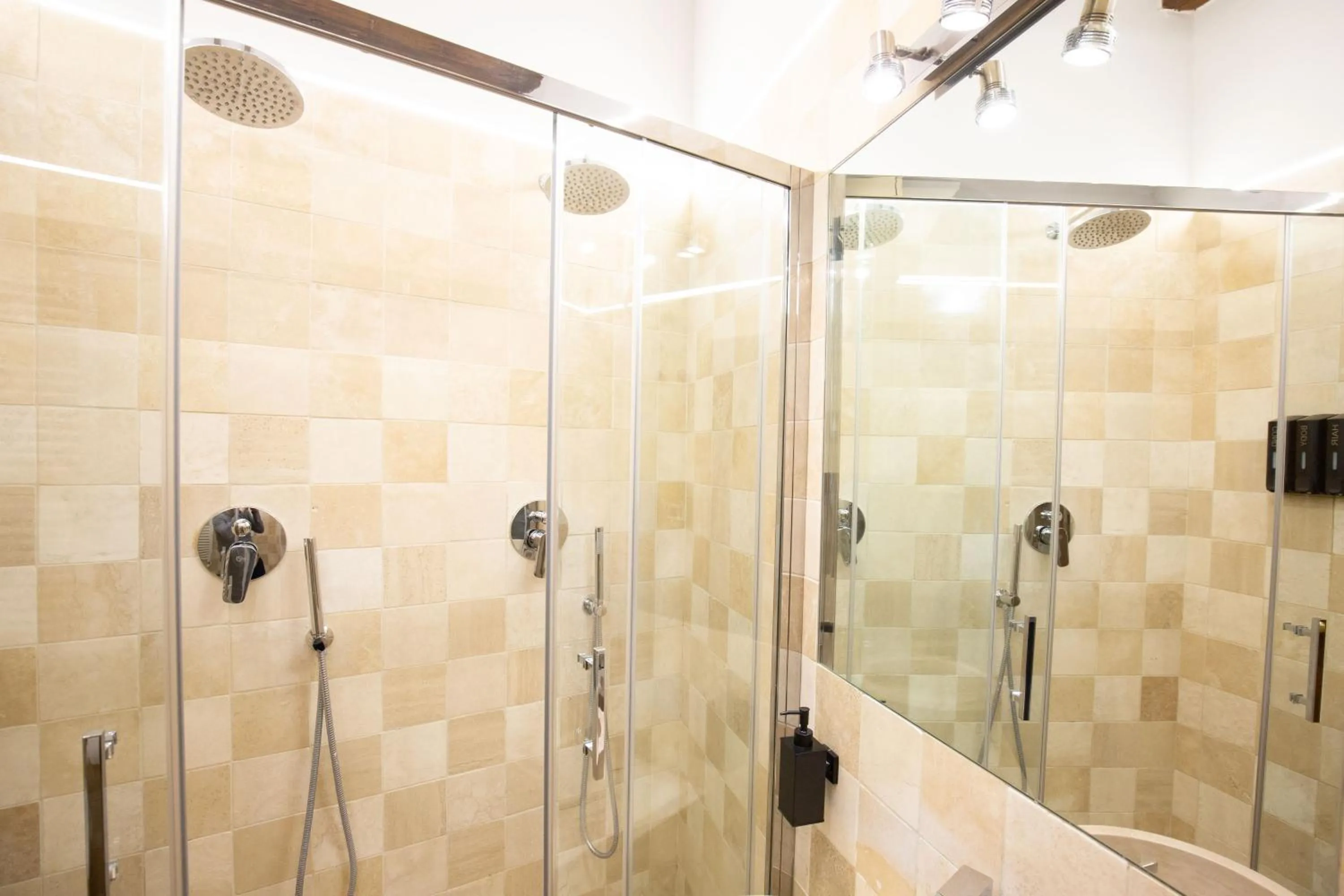 Bathroom in BolognaRoomscom - Falegnami Boutique