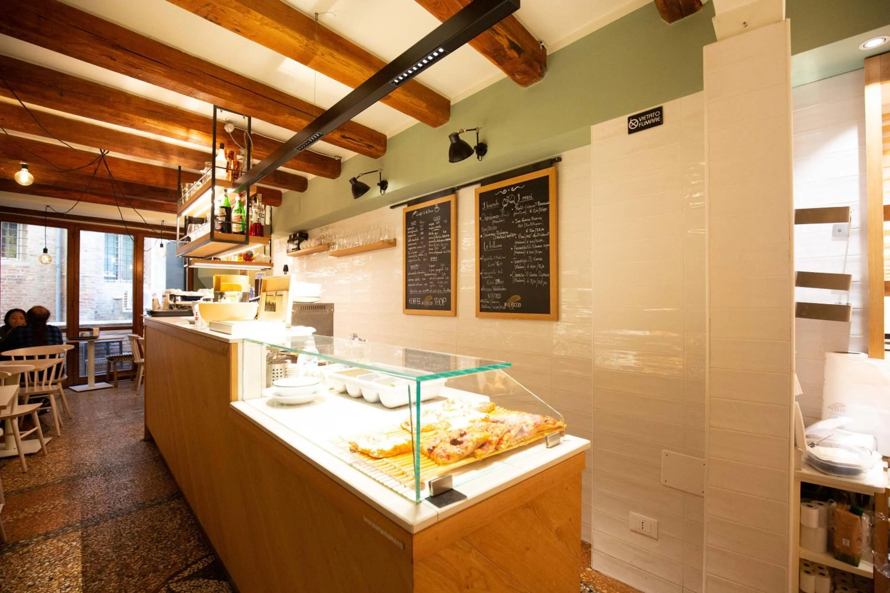 Restaurant/places to eat in BolognaRoomscom - Falegnami Boutique