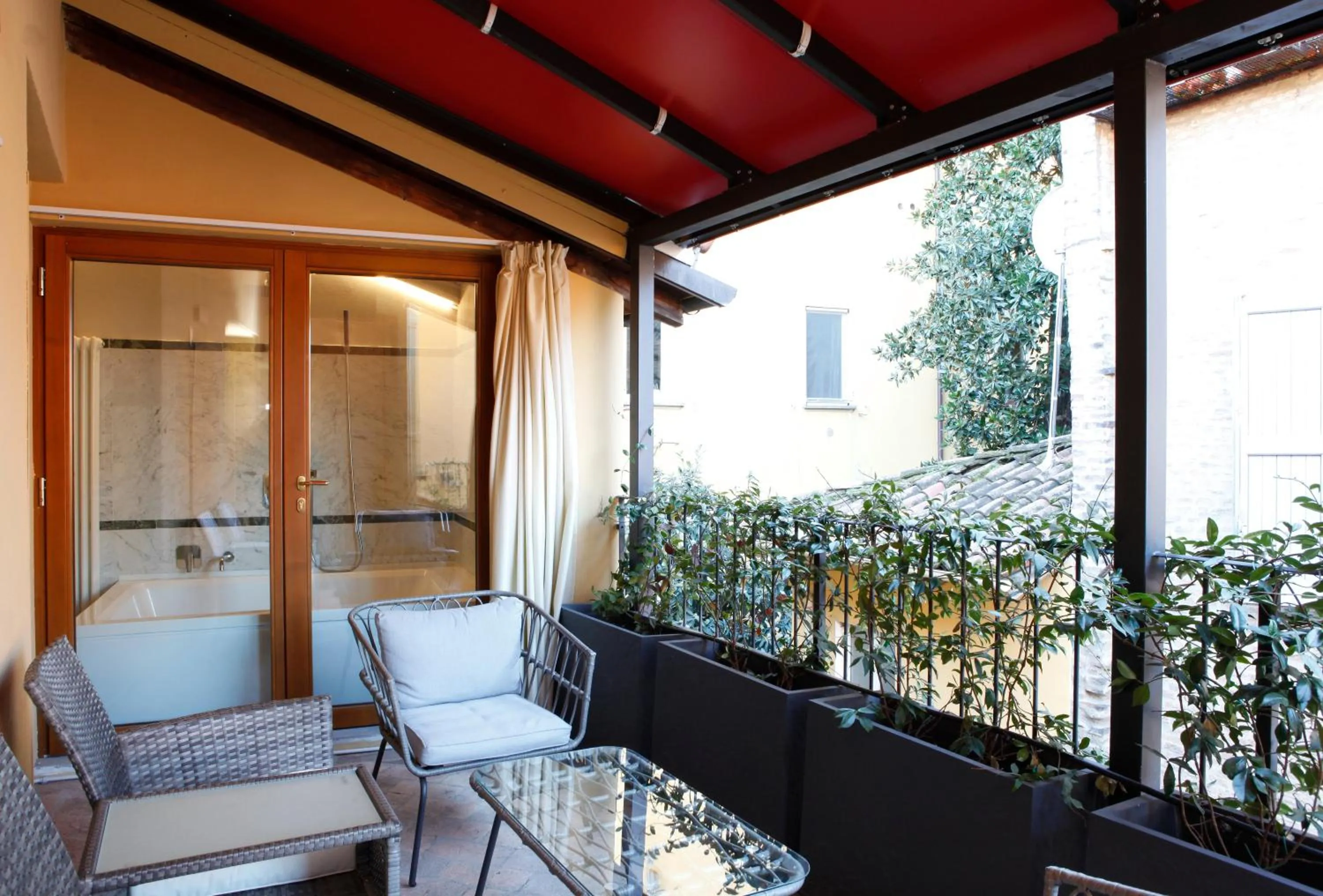 Balcony/Terrace in BolognaRoomscom - Falegnami Boutique