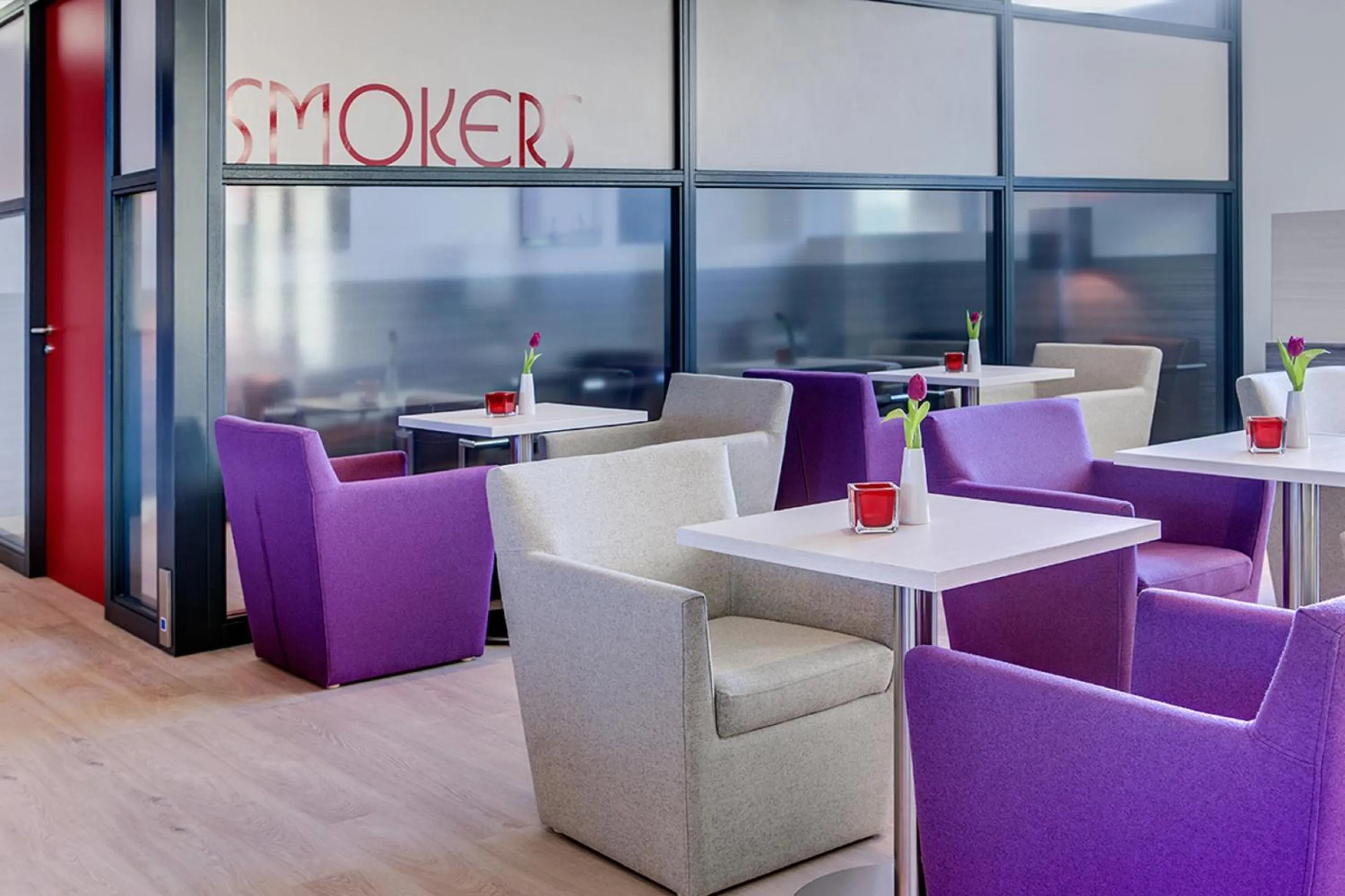 Lounge or bar in IntercityHotel Enschede