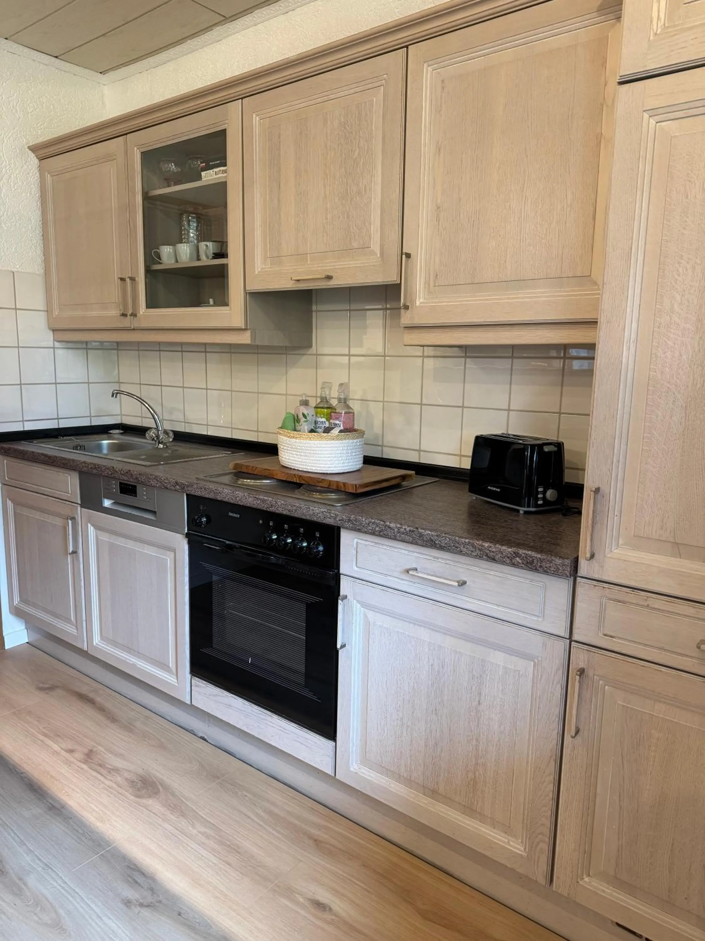 Kitchen or kitchenette in Pension und Apartment Landhaus Fricke