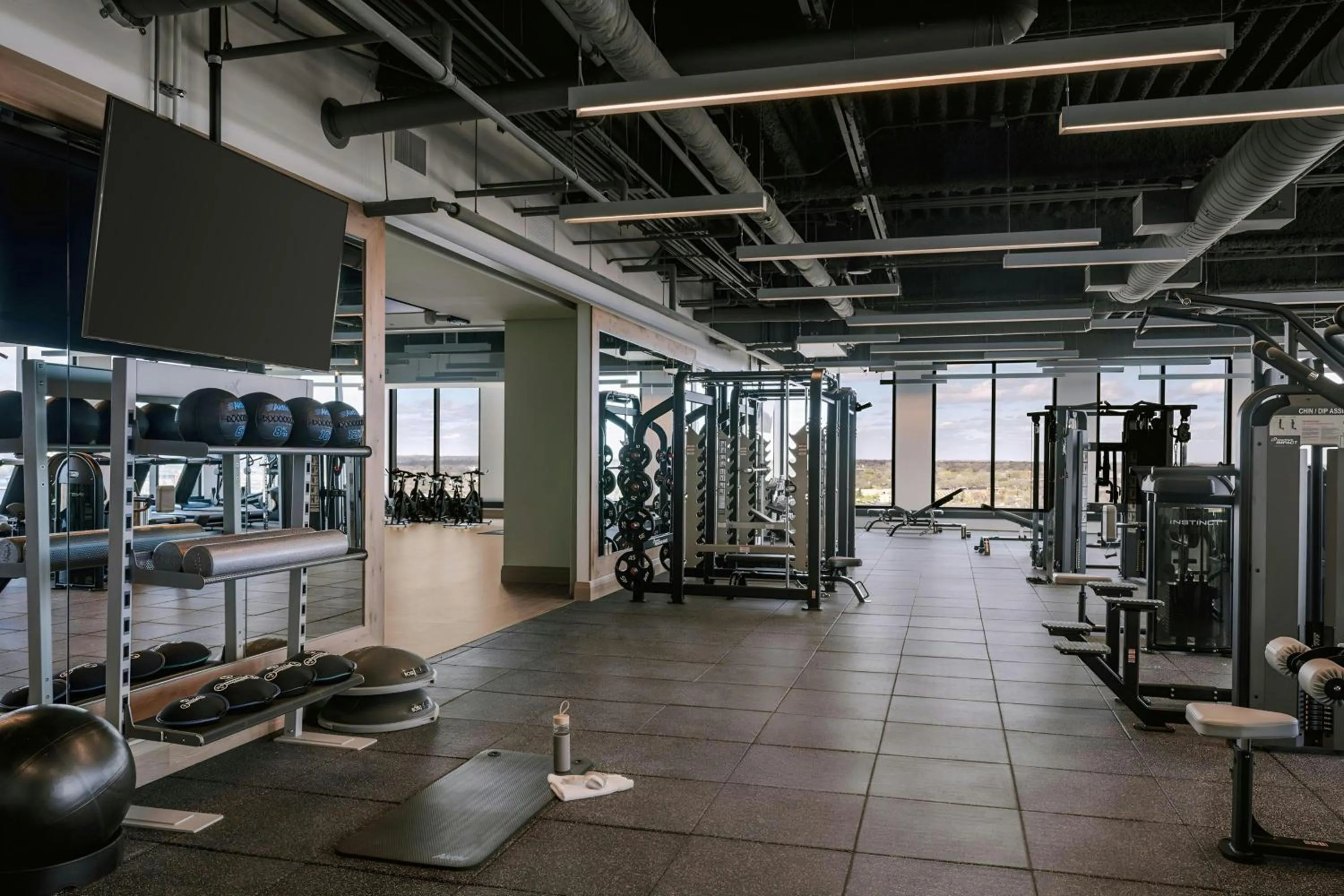 Fitness centre/facilities in Sonder by Marriott Bonvoy North Loop Green Apartments North Loop