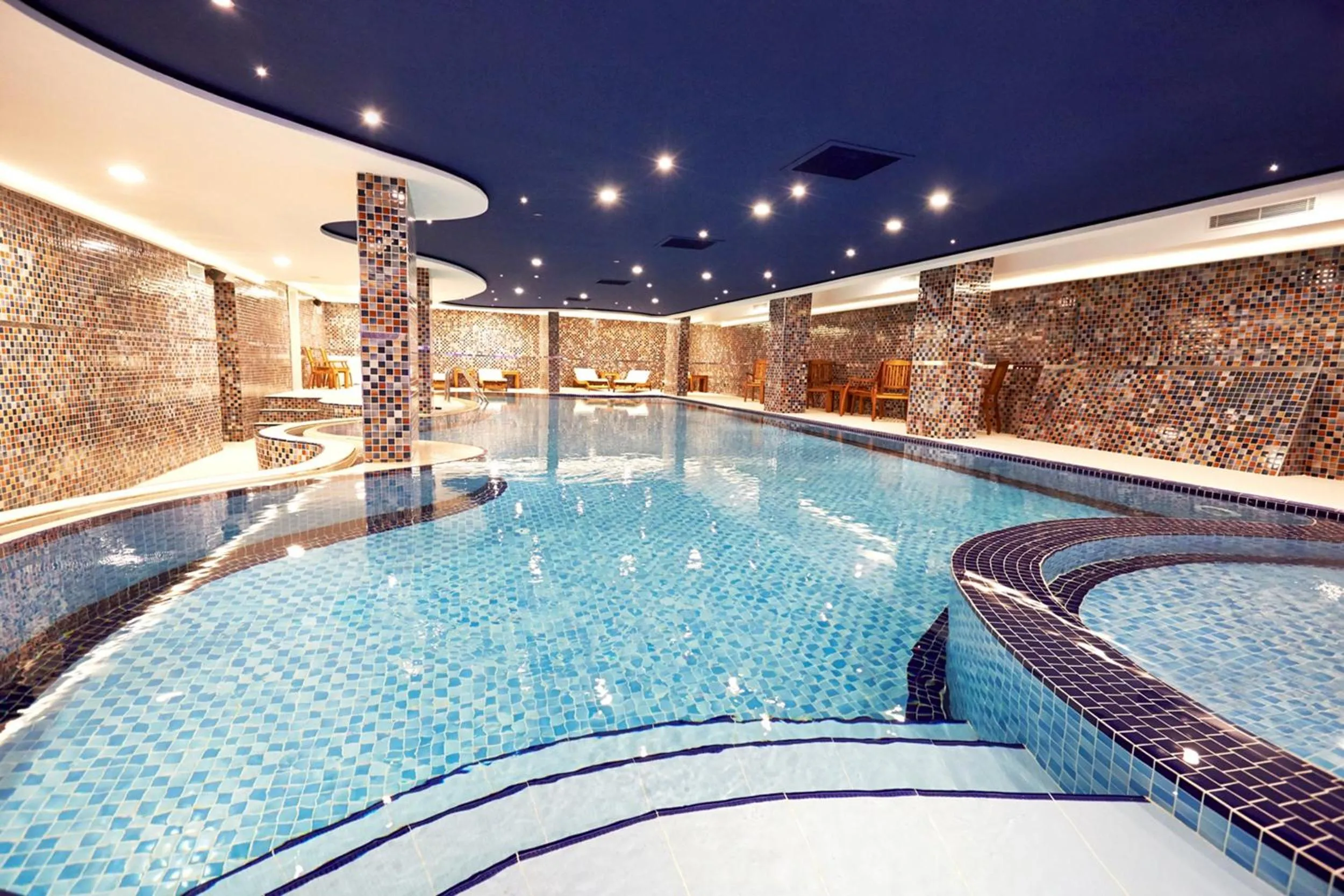 Swimming pool in Royal Uzungol Hotel&Spa