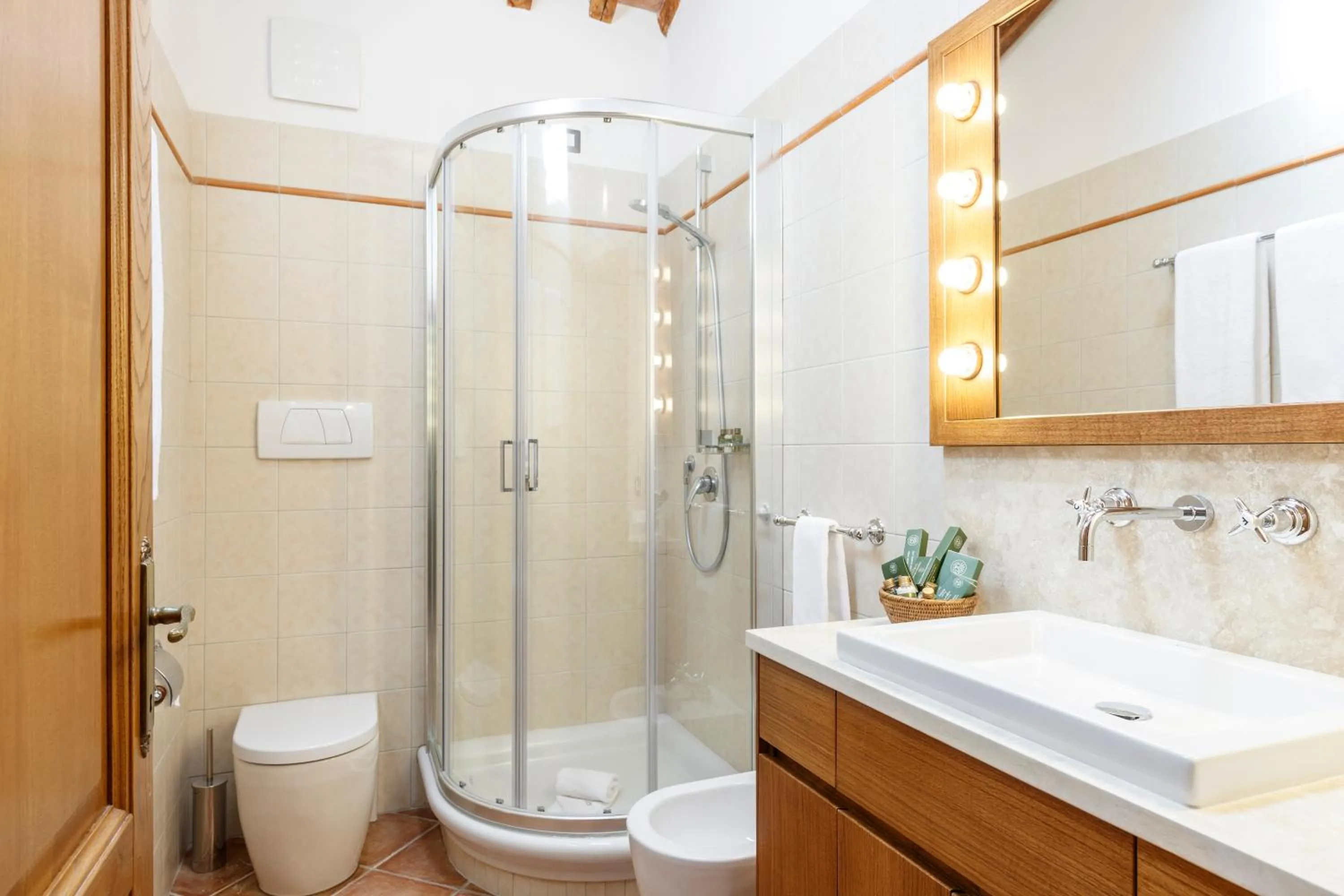 Shower in Wine Relais In Montecucco - ColleMassari Hospitality