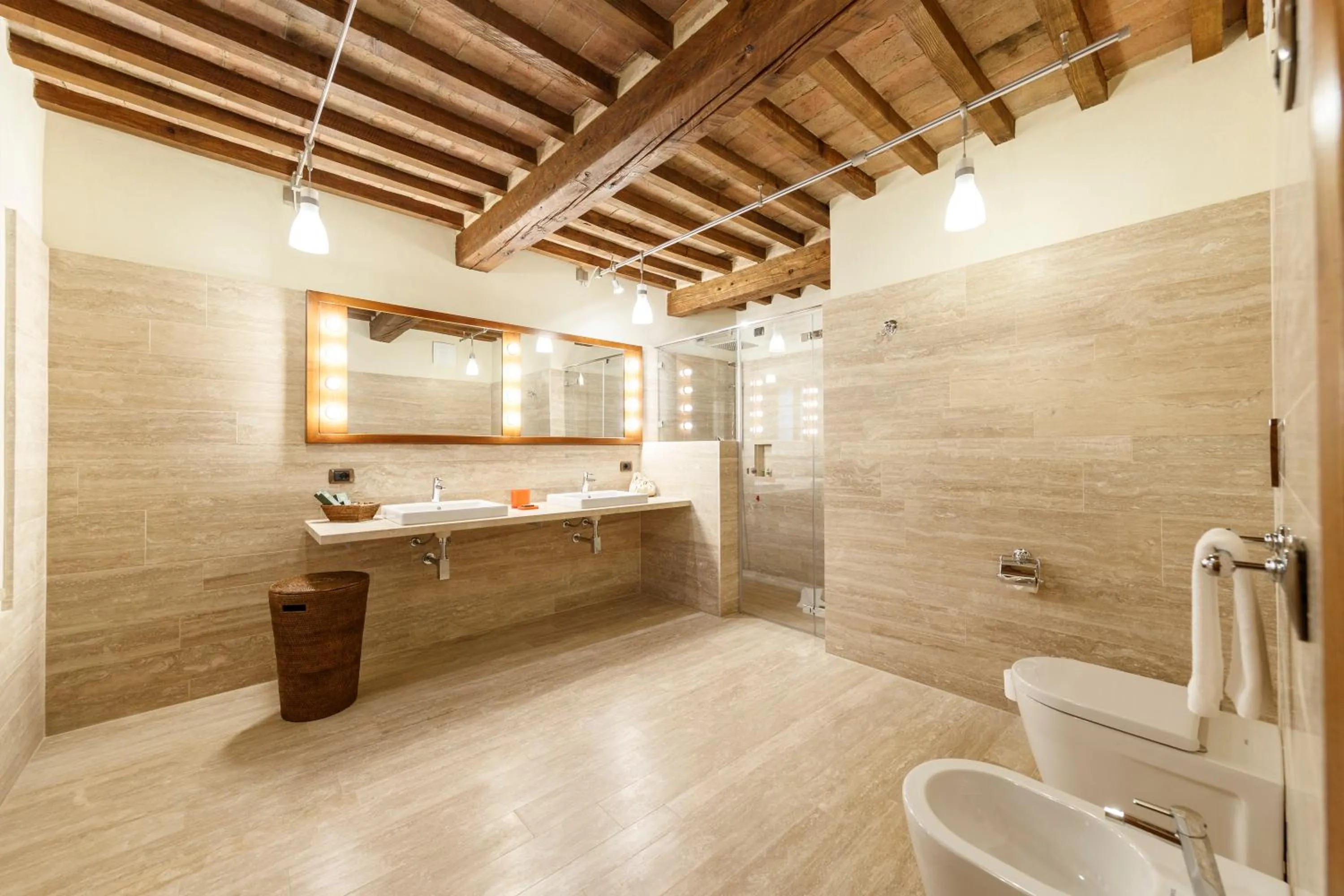 Shower in Wine Relais In Montecucco - ColleMassari Hospitality