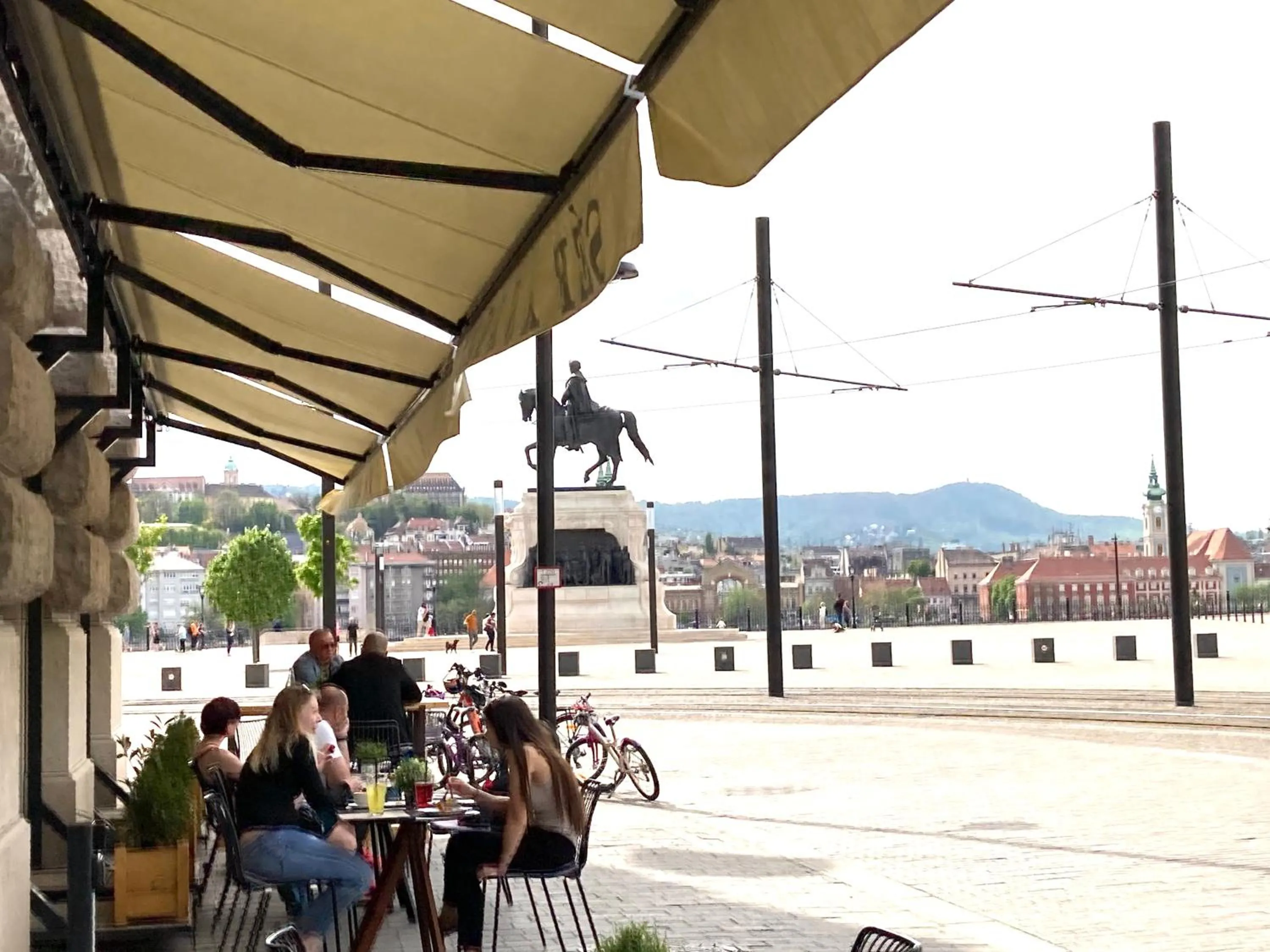 Restaurant/places to eat in Anabelle Bed and Budapest