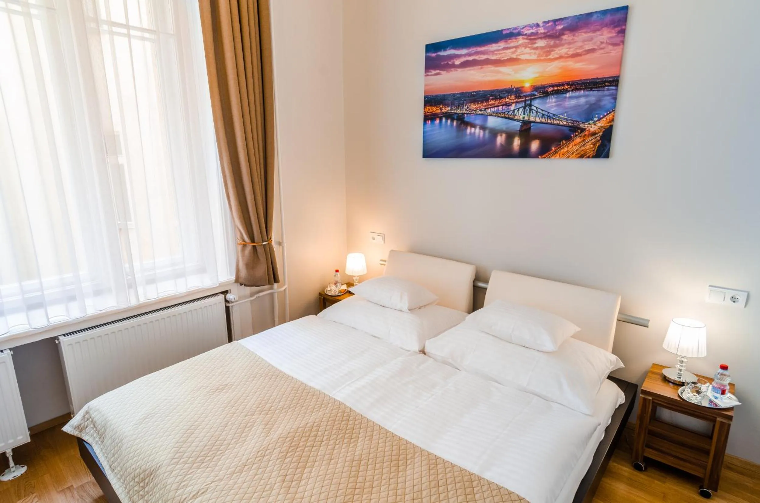 Bedroom, Bed in Anabelle Bed and Budapest