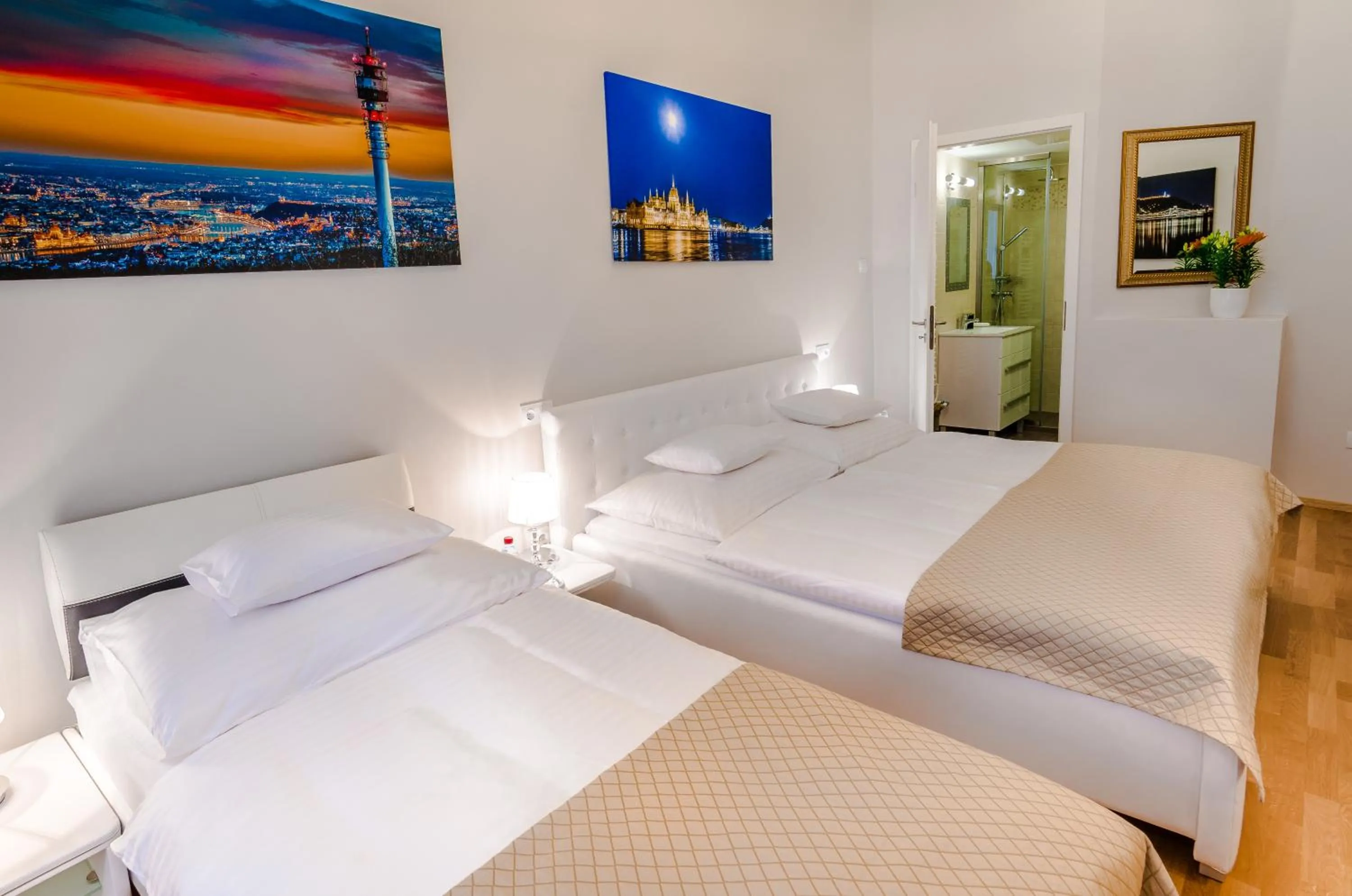 Bathroom, Bed in Anabelle Bed and Budapest