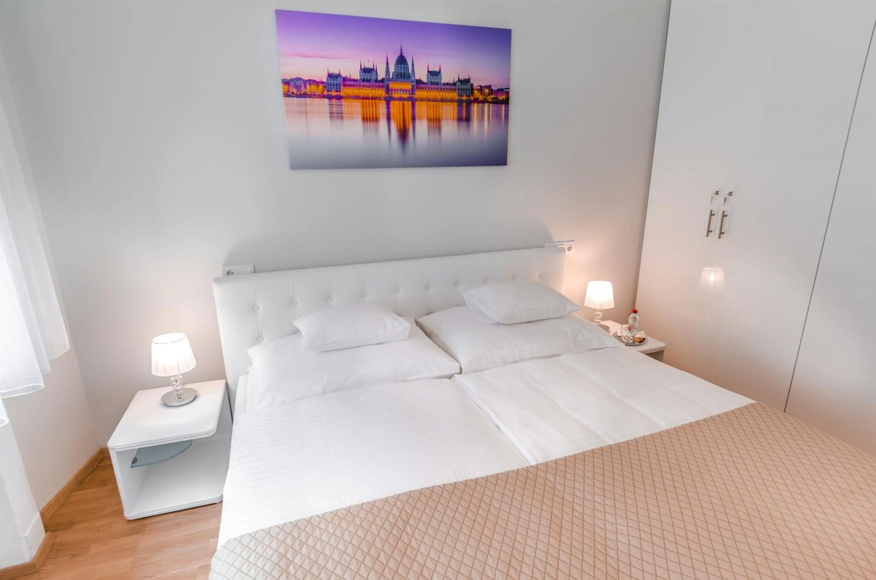 Bedroom, Bed in Anabelle Bed and Budapest