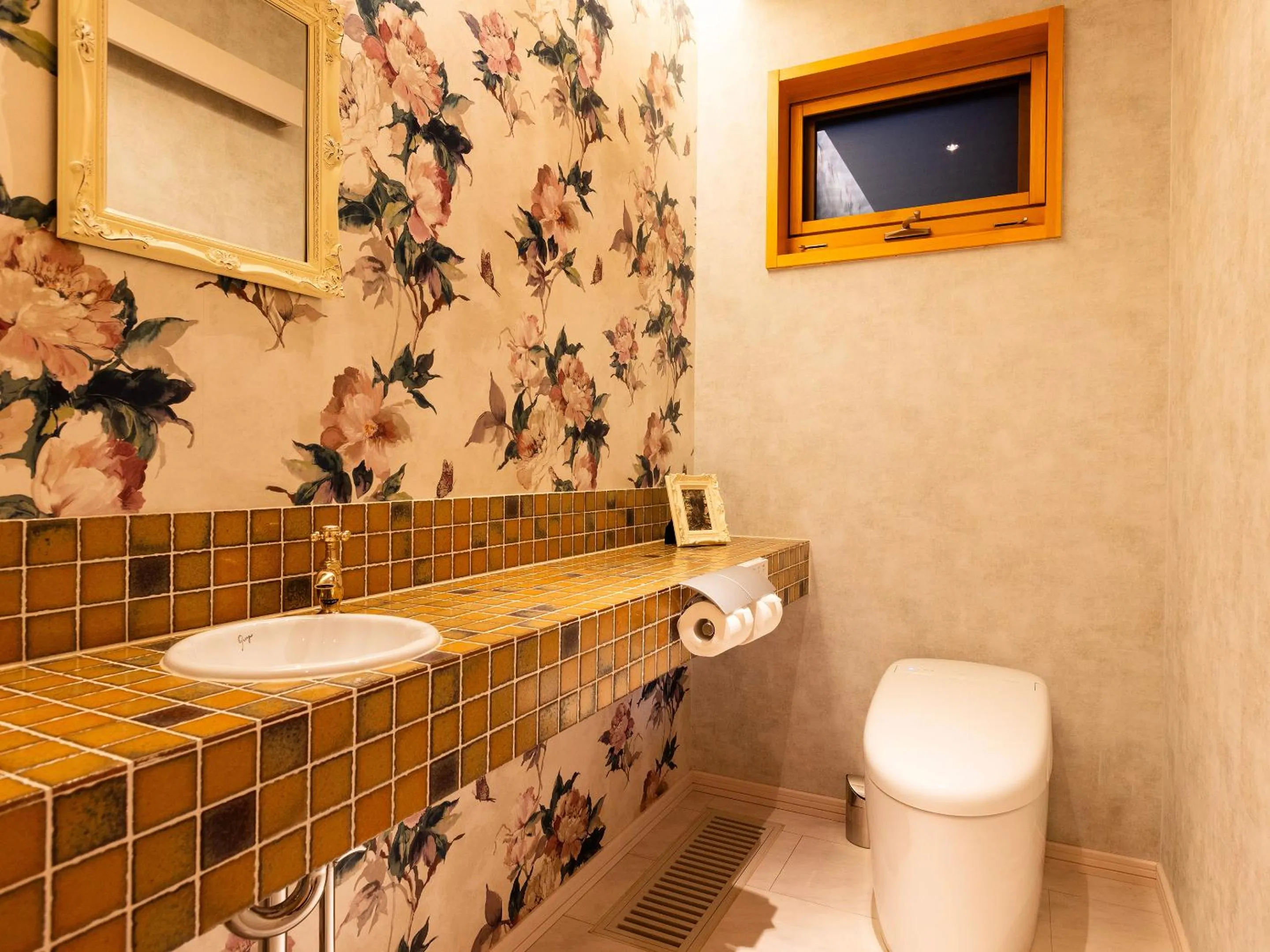 Toilet in Tokachi Nakasatsunai Glamping Resort Feriendorf