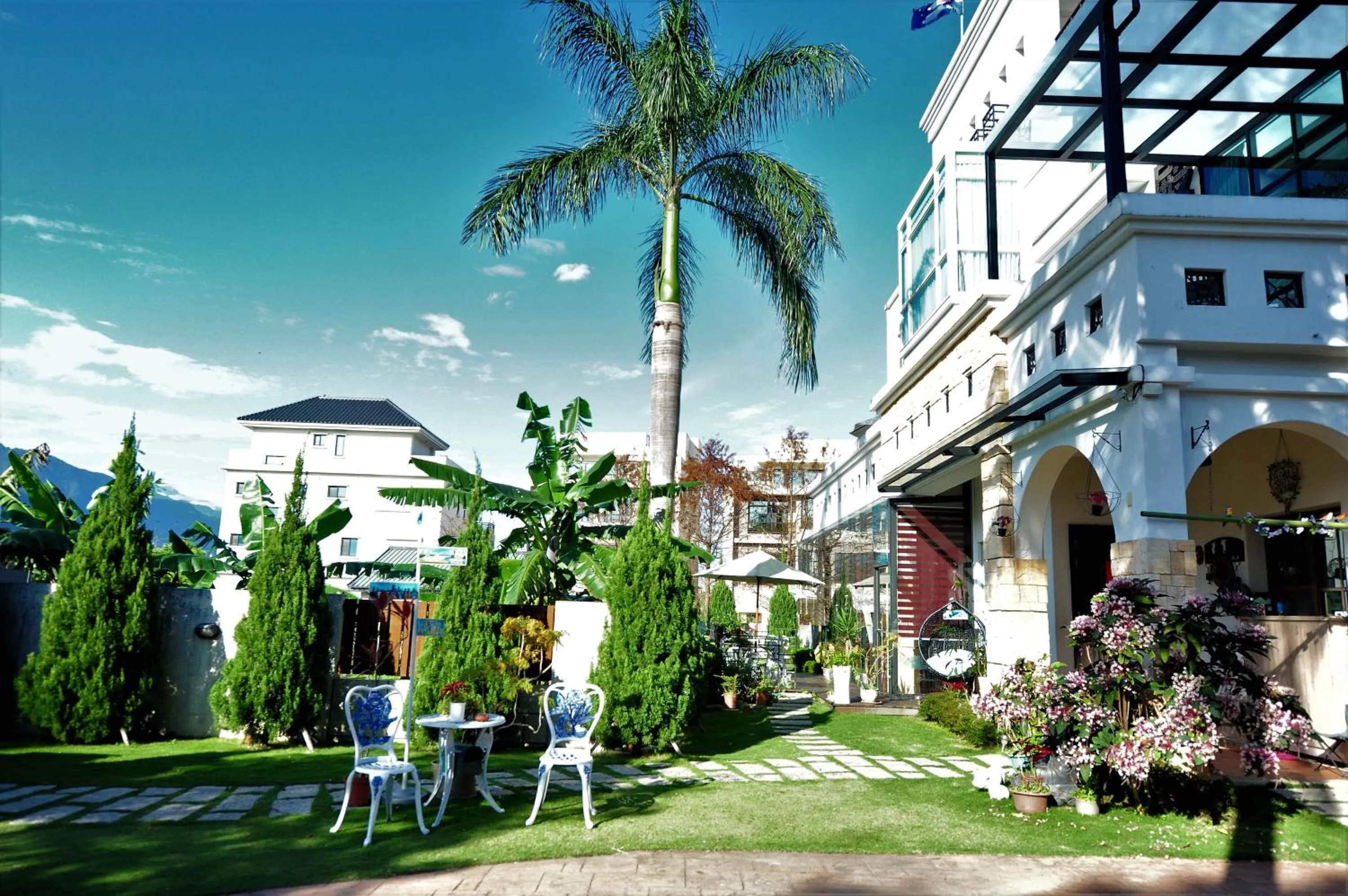 Garden in White Palace B&B