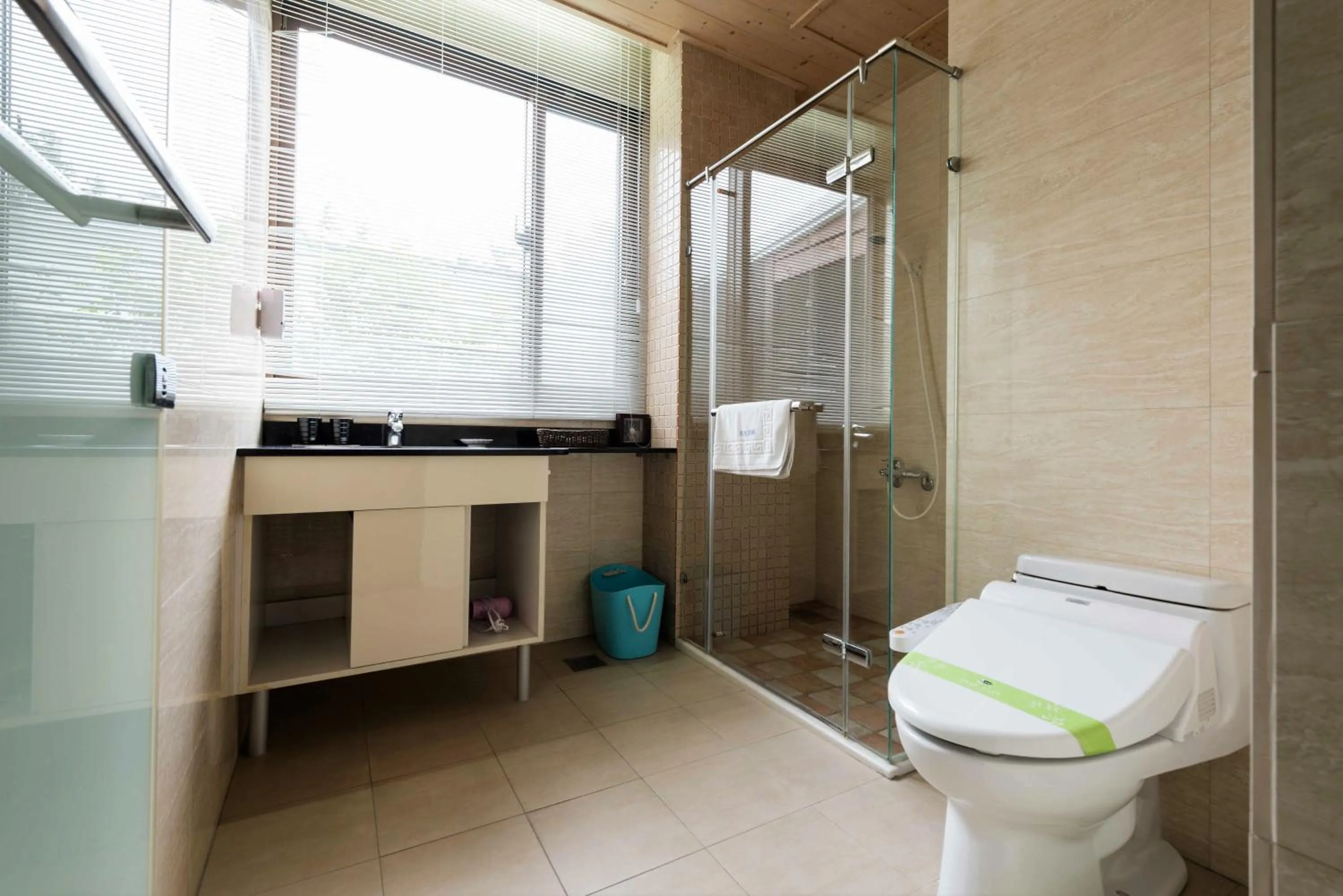 Bathroom in White Palace B&B