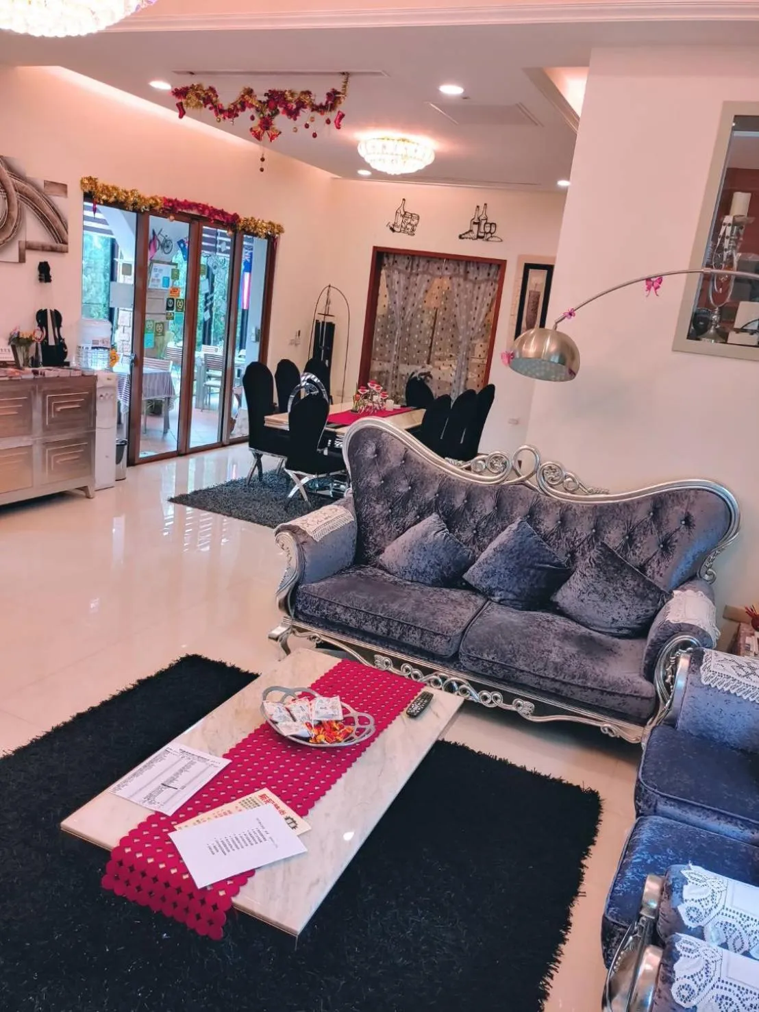 Restaurant/places to eat in White Palace B&B