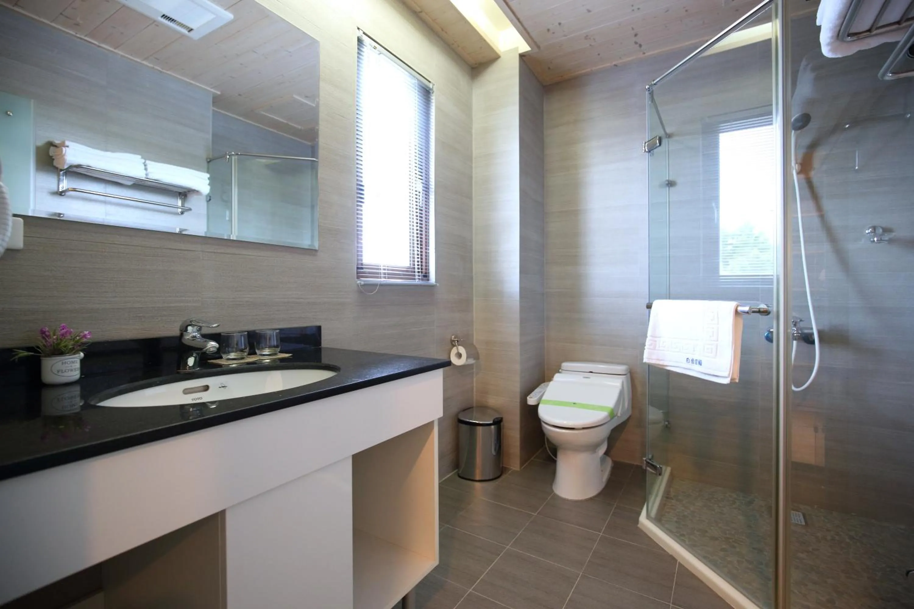 Shower in White Palace B&B