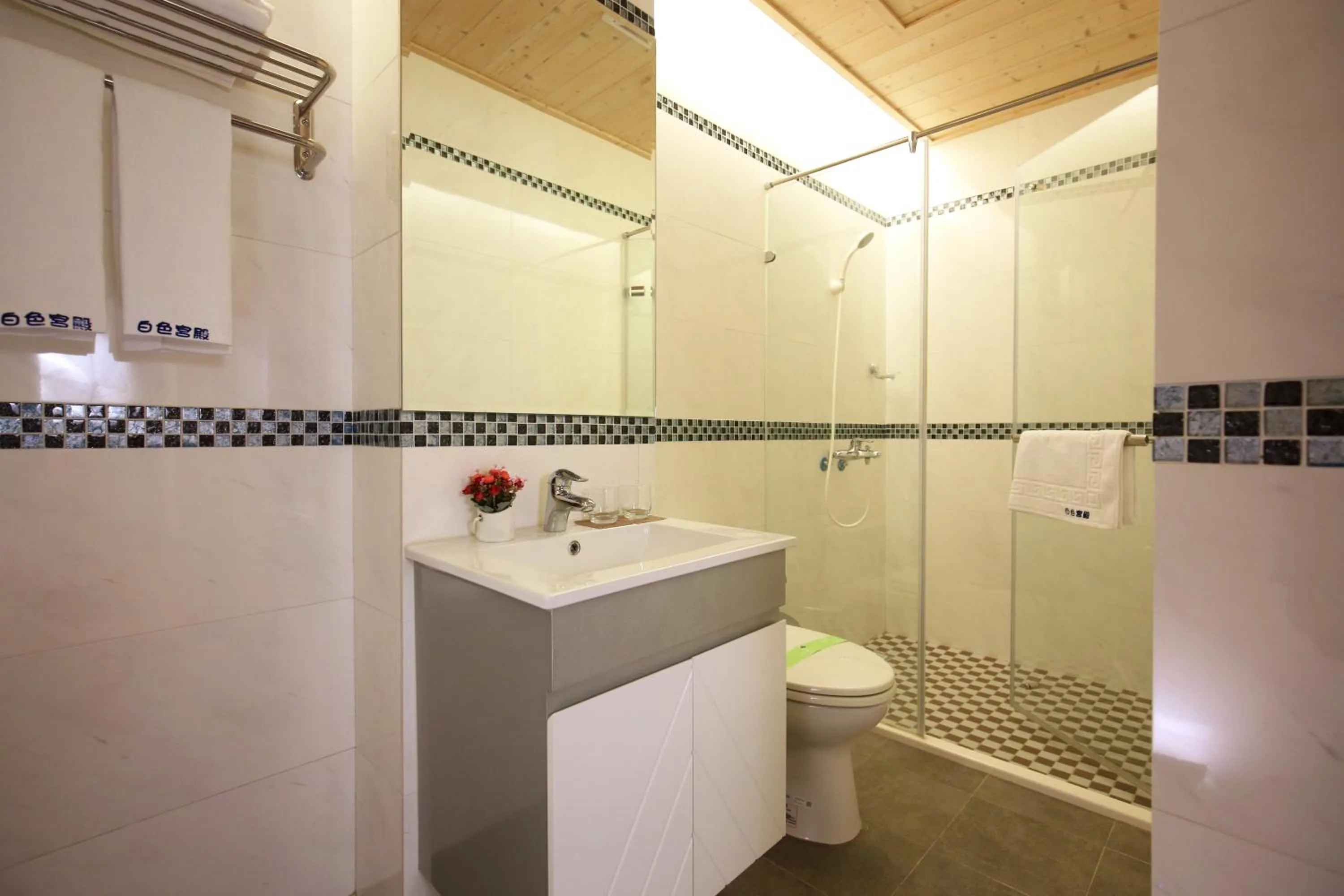 Bathroom in White Palace B&B