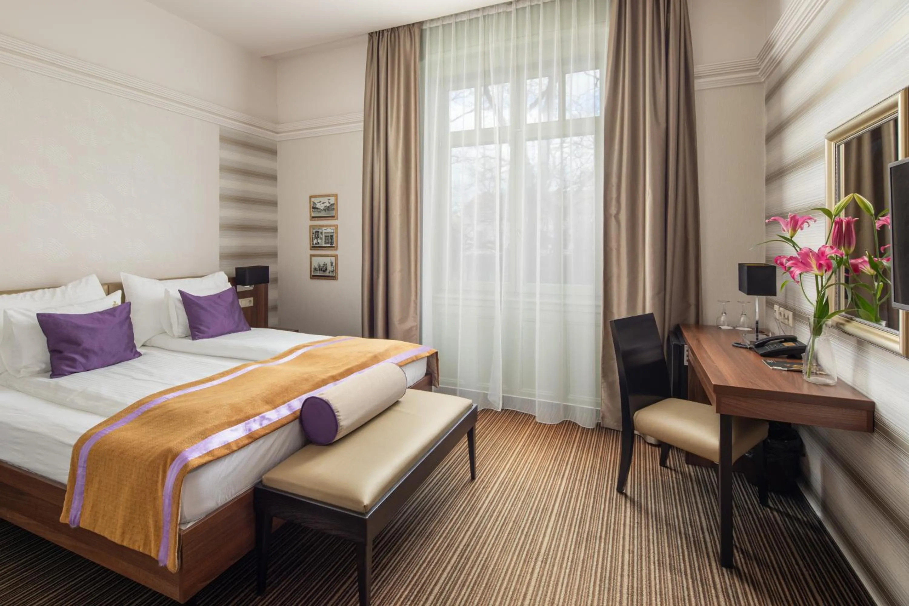 Bed in Grand Hotel Glorius Makó