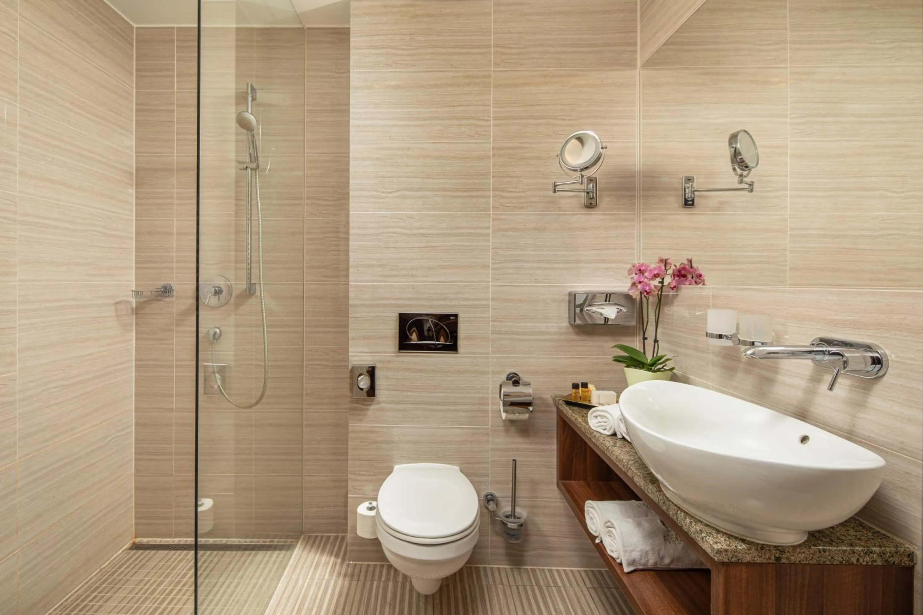 Bathroom in Grand Hotel Glorius Makó