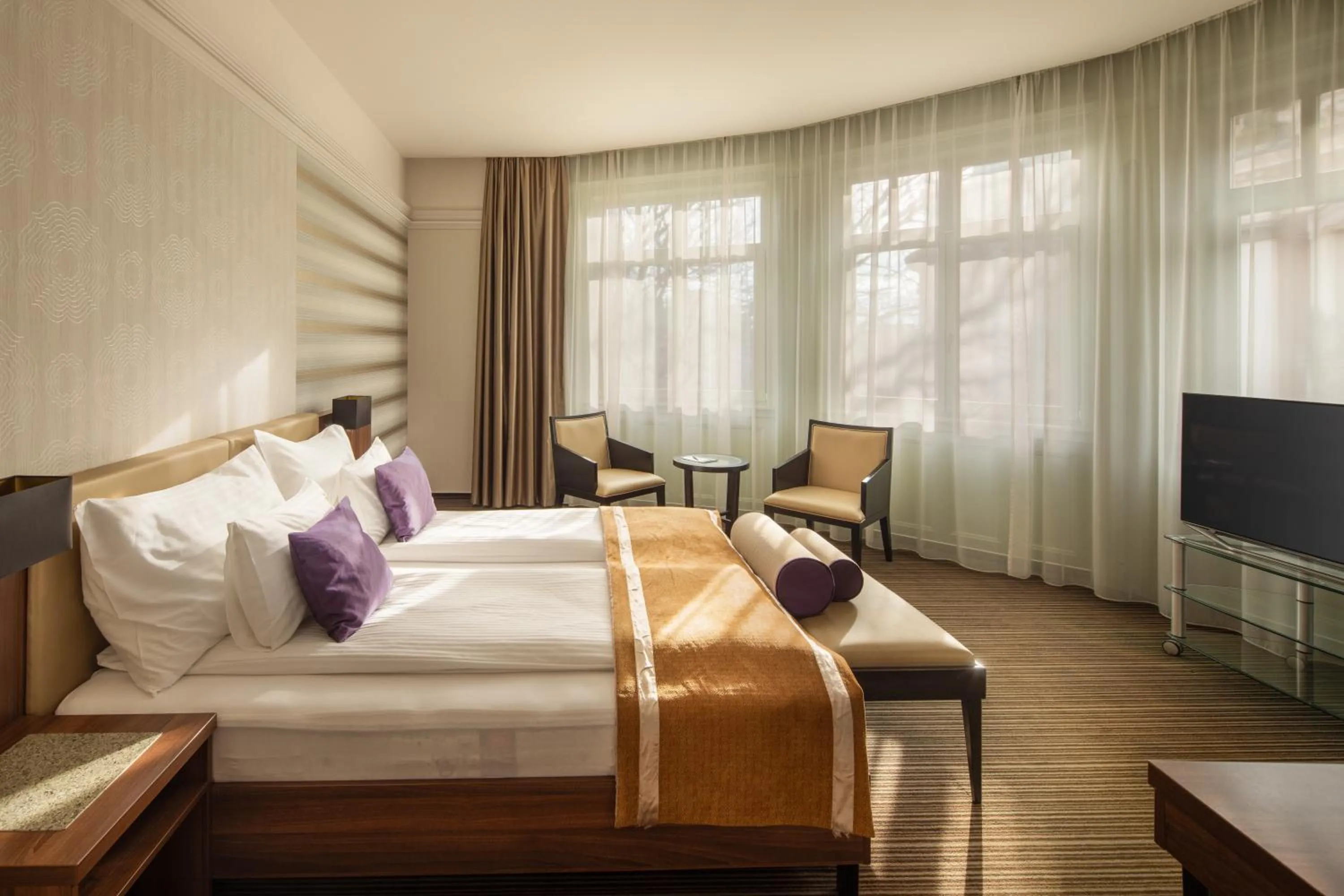 Bed in Grand Hotel Glorius Makó