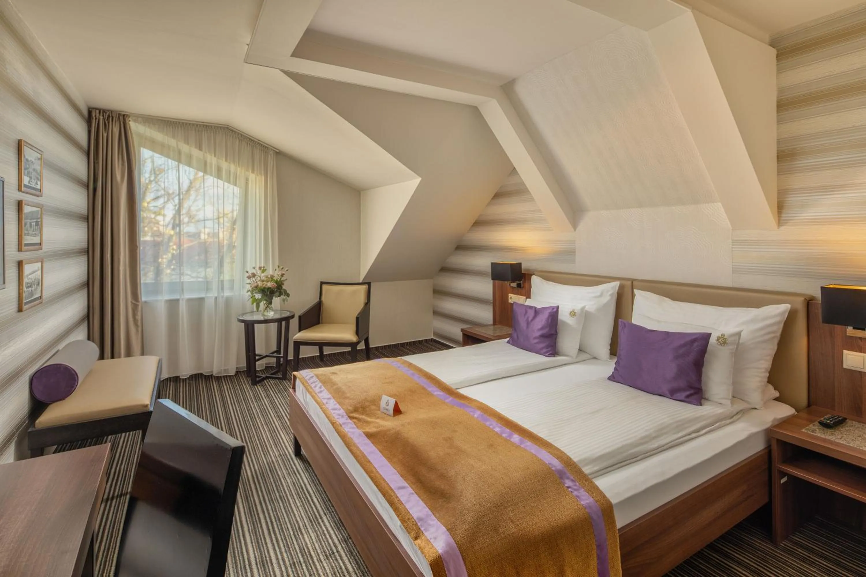 Bed in Grand Hotel Glorius Makó