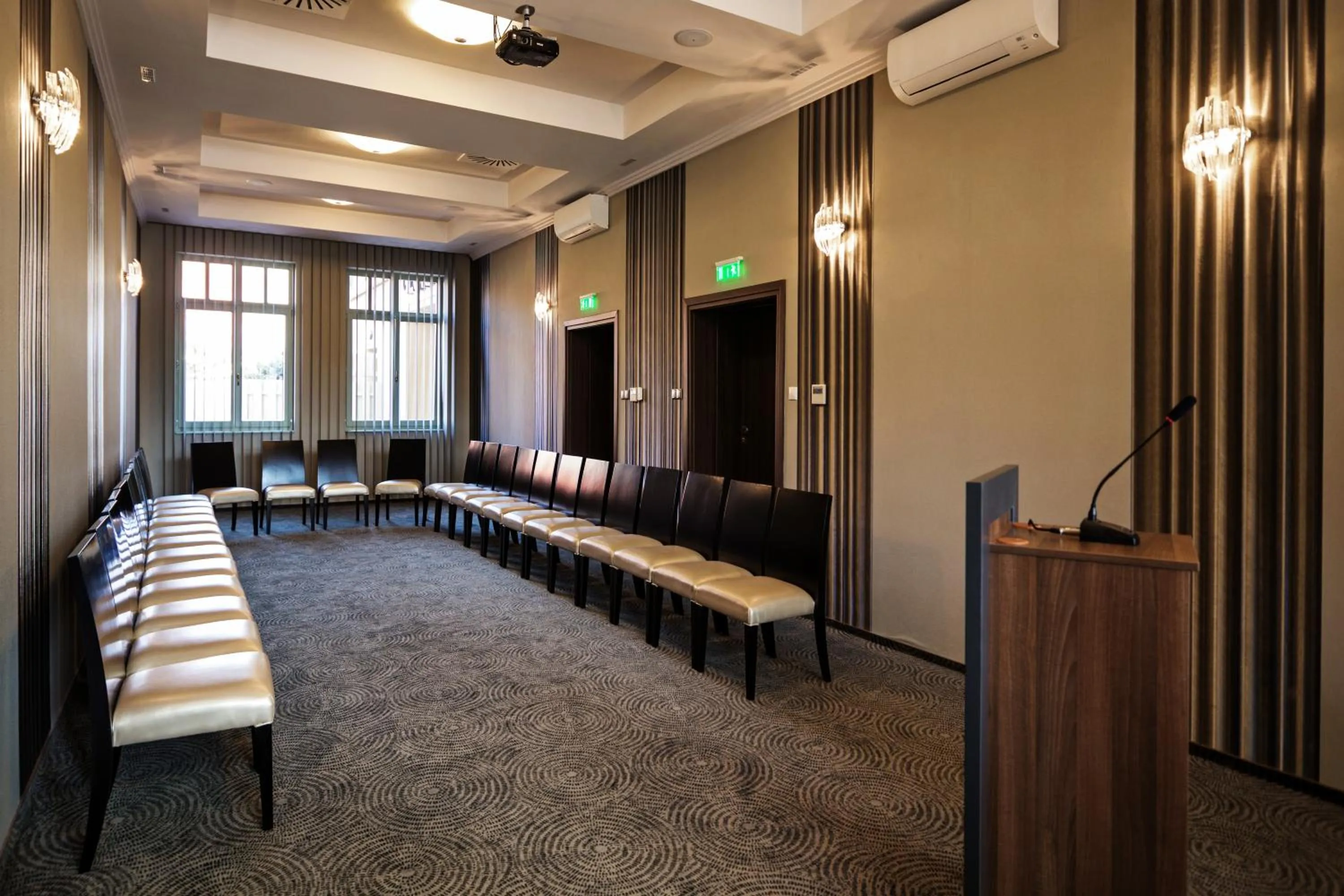 Meeting/conference room in Grand Hotel Glorius Makó
