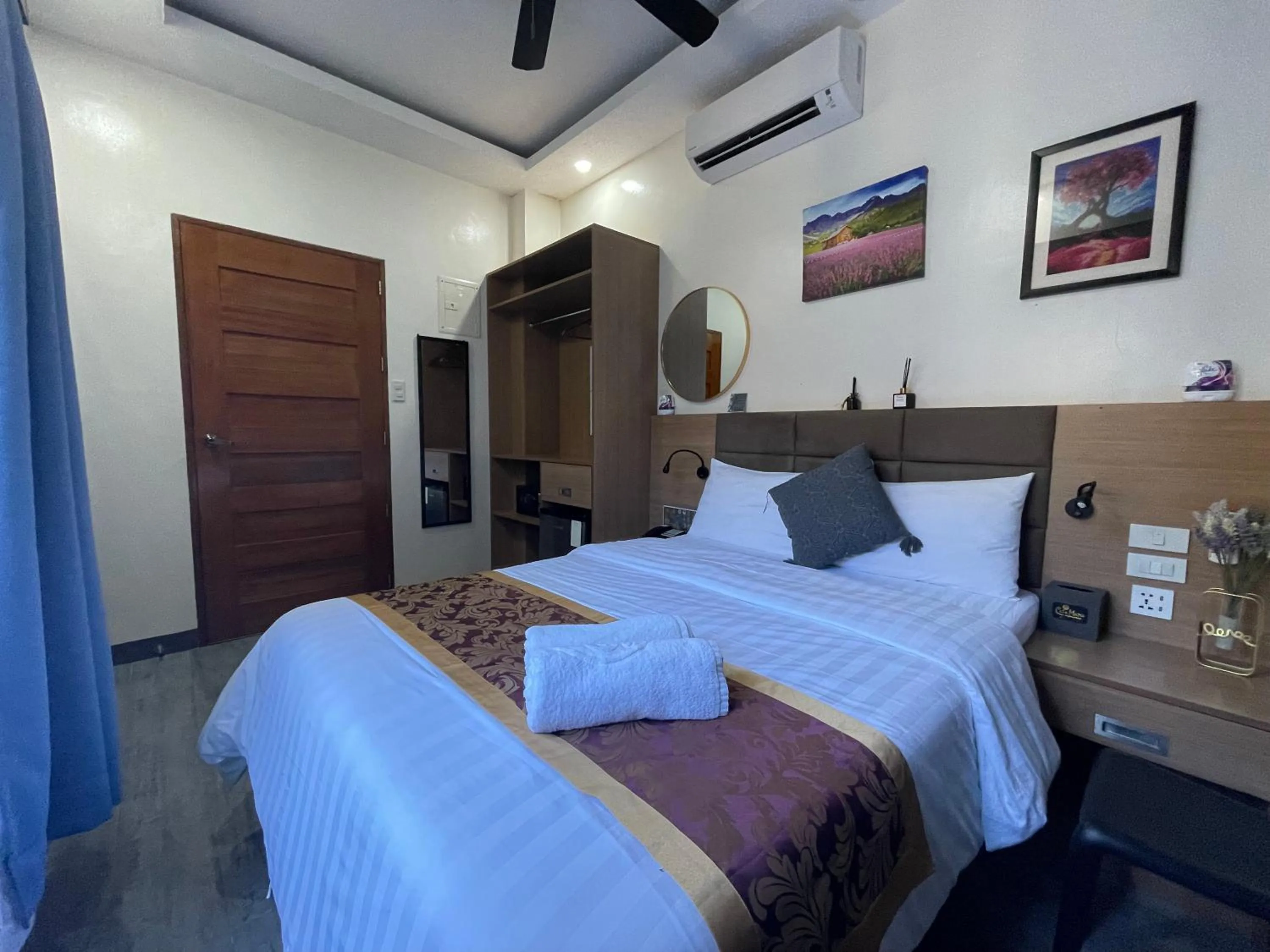 Photo of the whole room, Bed in Casa Marco Suites Puerto Galera powered by Cocotel