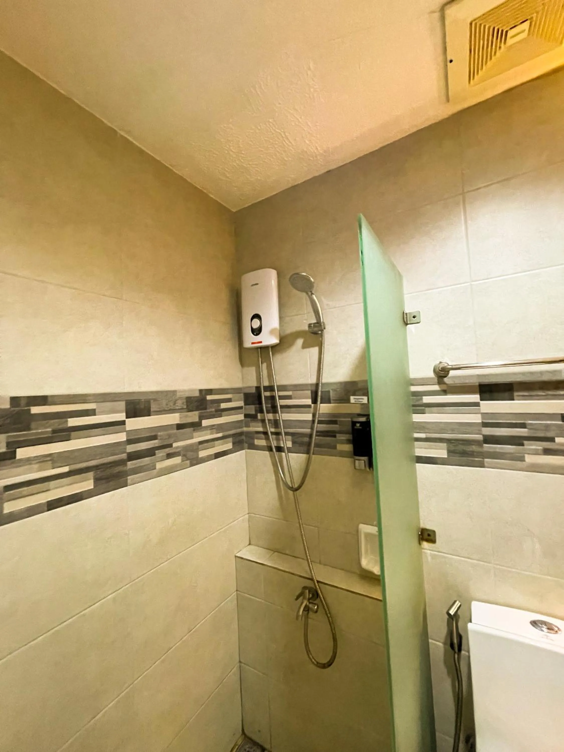 Shower in Casa Marco Suites Puerto Galera powered by Cocotel