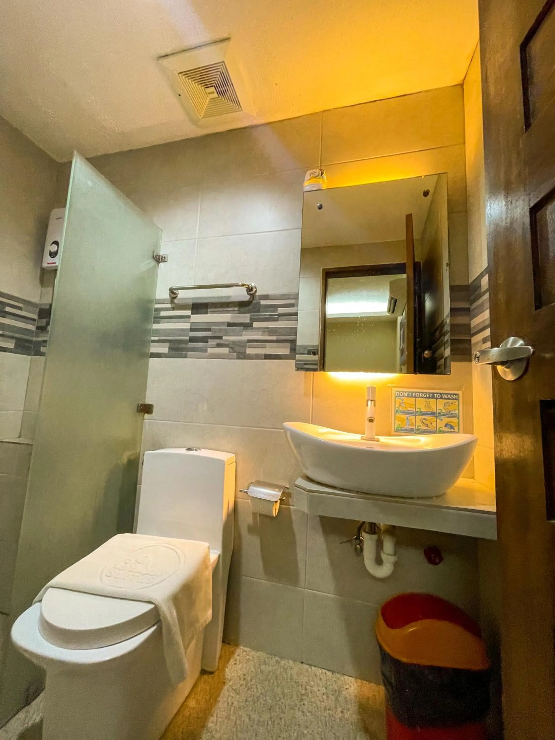 Bathroom in Casa Marco Suites Puerto Galera powered by Cocotel