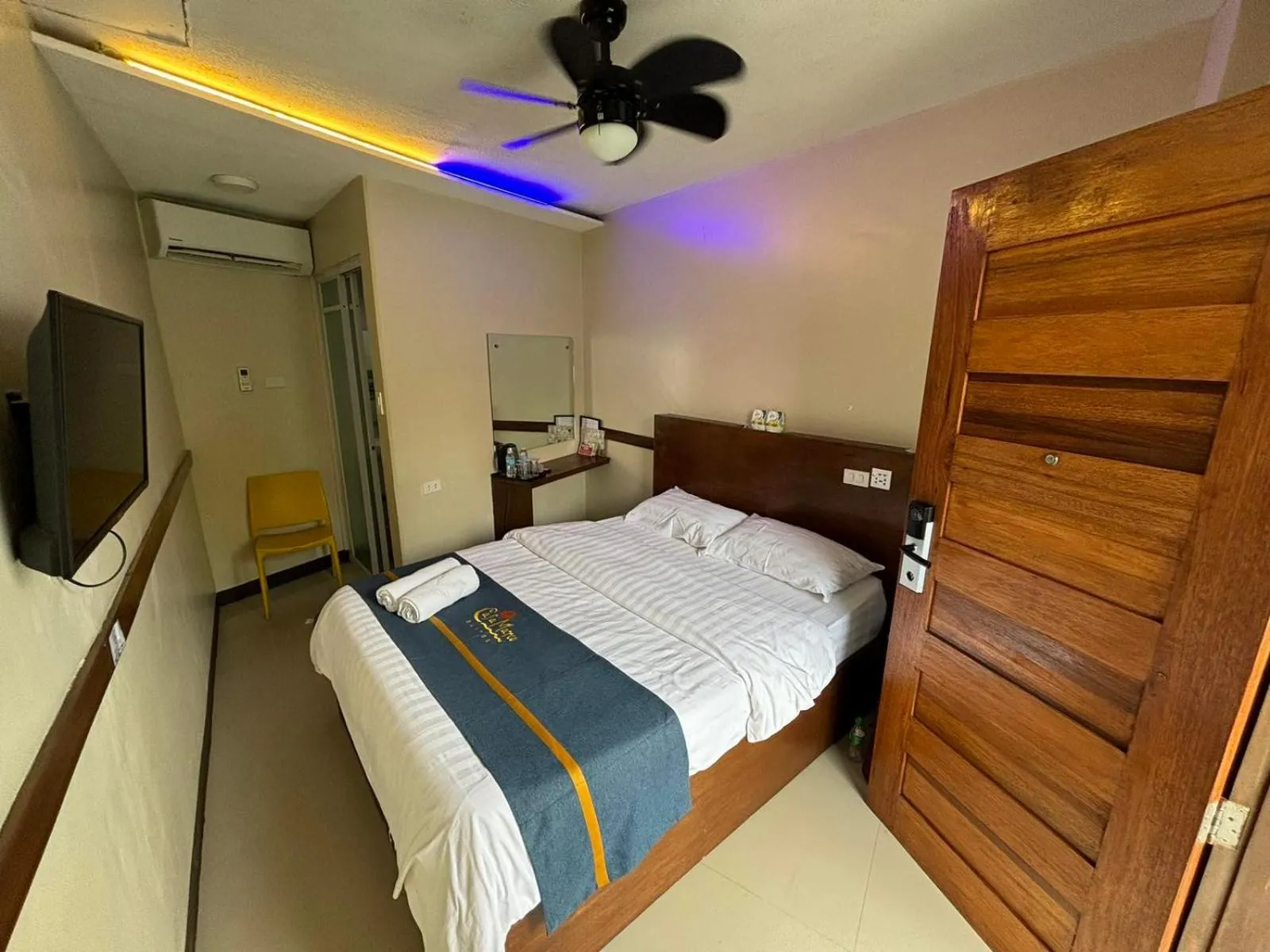 Bed in Casa Marco Suites Puerto Galera powered by Cocotel