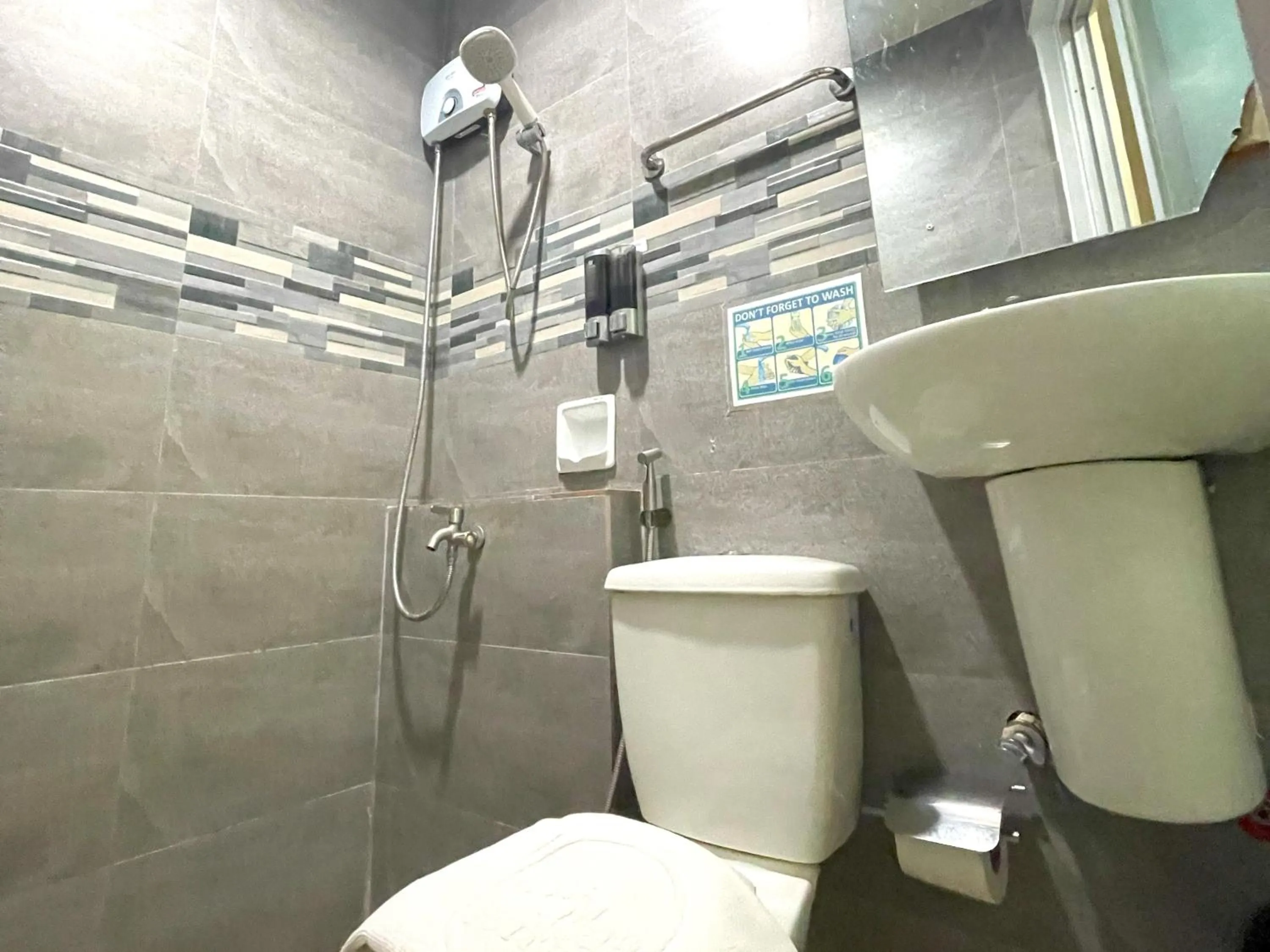 Bathroom in Casa Marco Suites Puerto Galera powered by Cocotel