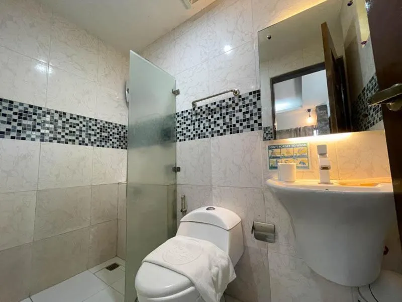 Bathroom in Casa Marco Suites Puerto Galera powered by Cocotel