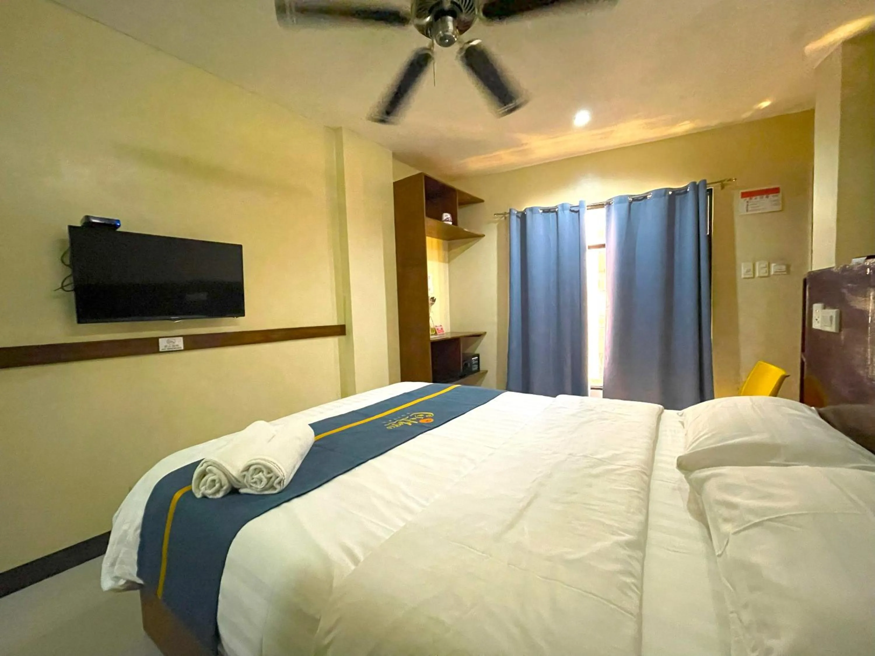 Photo of the whole room, Bed in Casa Marco Suites Puerto Galera powered by Cocotel