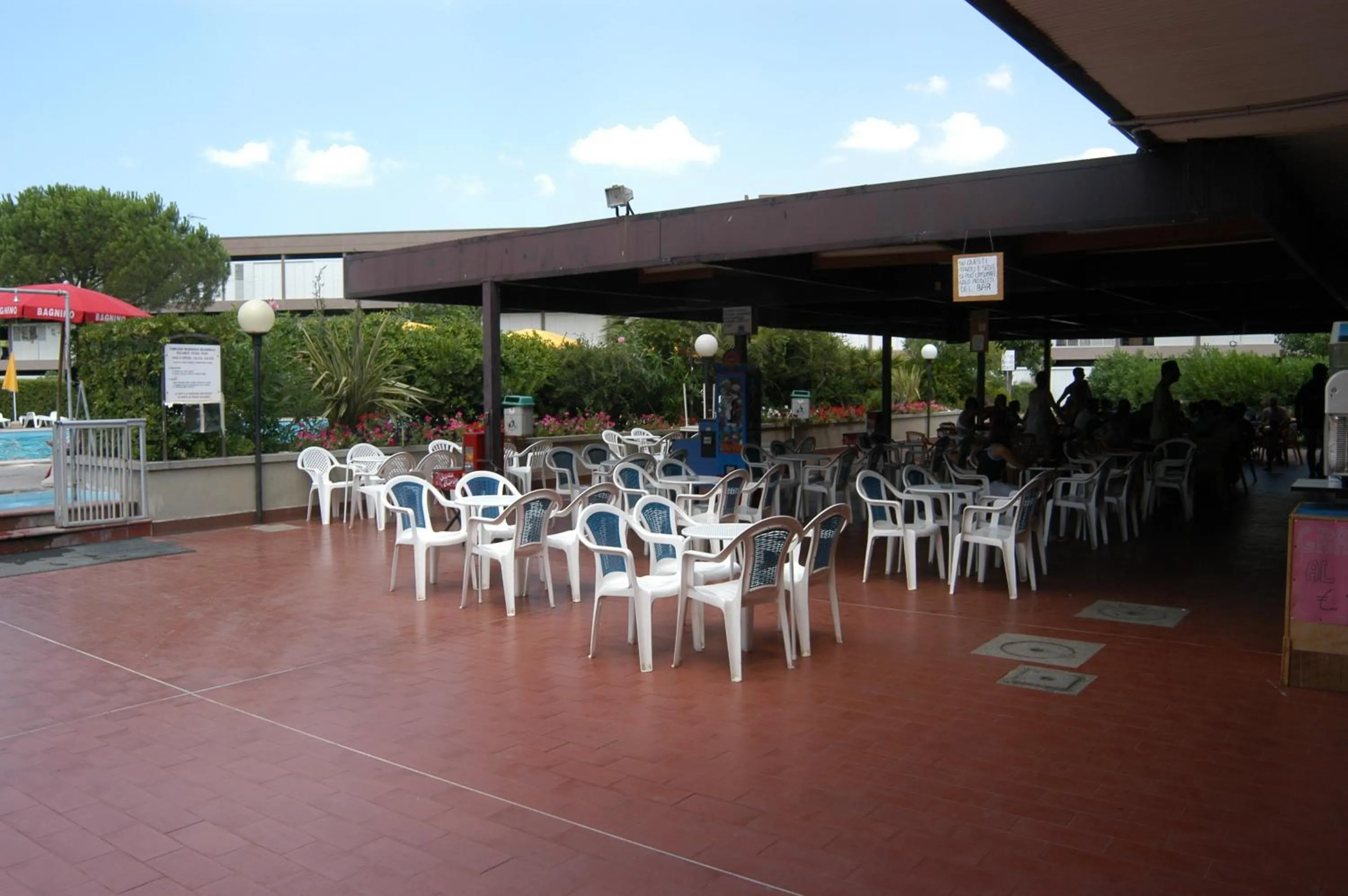 Restaurant/places to eat in Residence Habitat